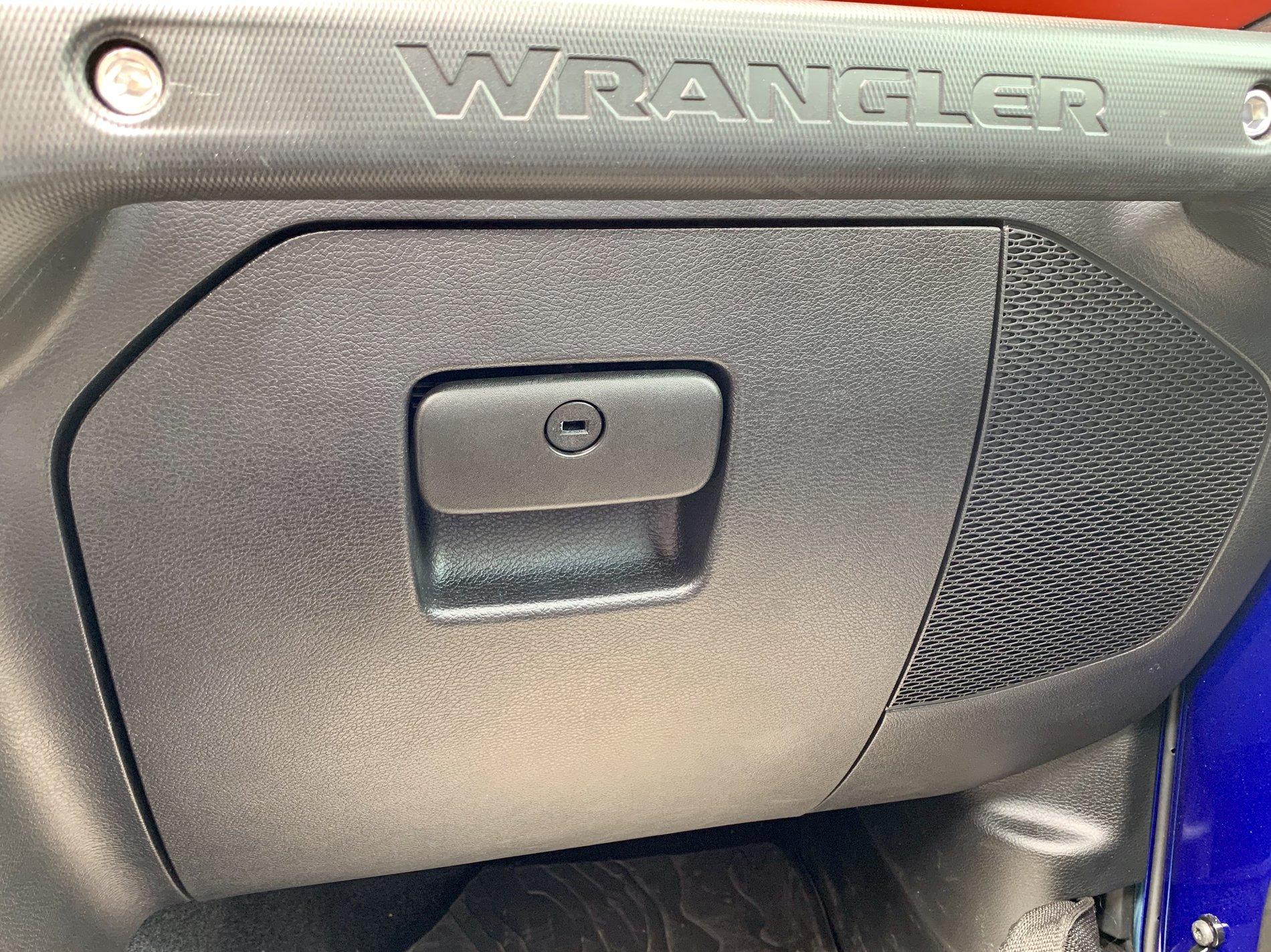 Jeep Gladiator Interior shots? 8FB4B6C4-CE01-40D8-BAEE-E0E94EAD8BDA