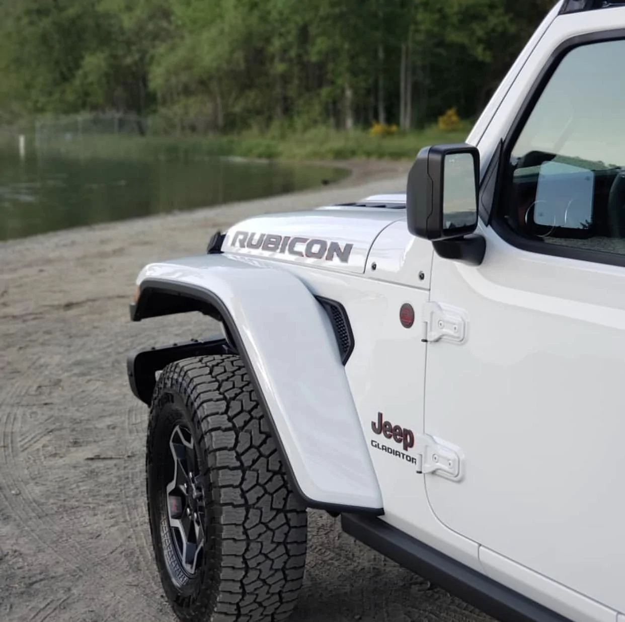 Jeep Gladiator BRIGHT WHITE Gladiator JT Club B8775640-059A-451E-B689-64206F3FF459