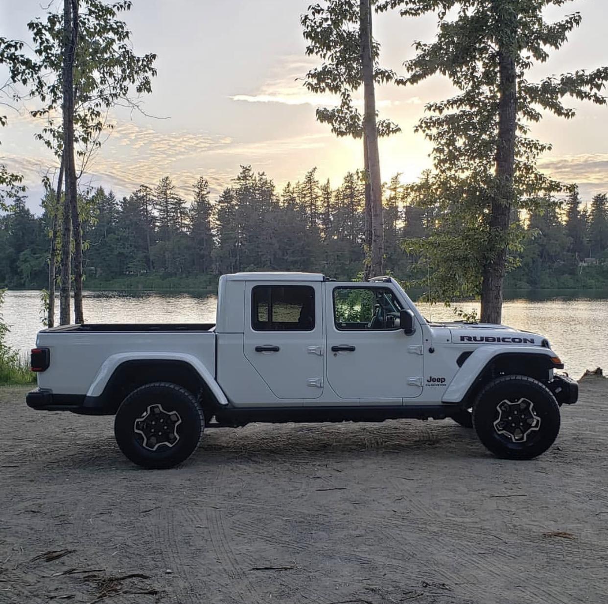 Jeep Gladiator BRIGHT WHITE Gladiator JT Club D4FB672D-2CDA-4ACB-8AE3-517671D00277