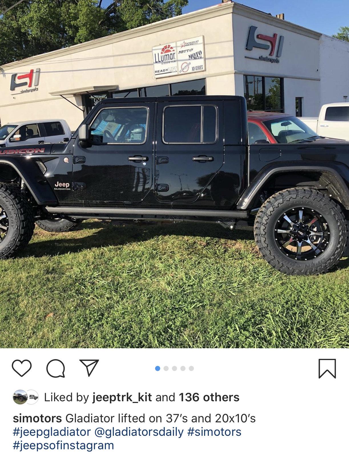 Jeep Gladiator BLACK Gladiator JT Club 41BC5075-3904-4E11-898C-1B7EE067B565