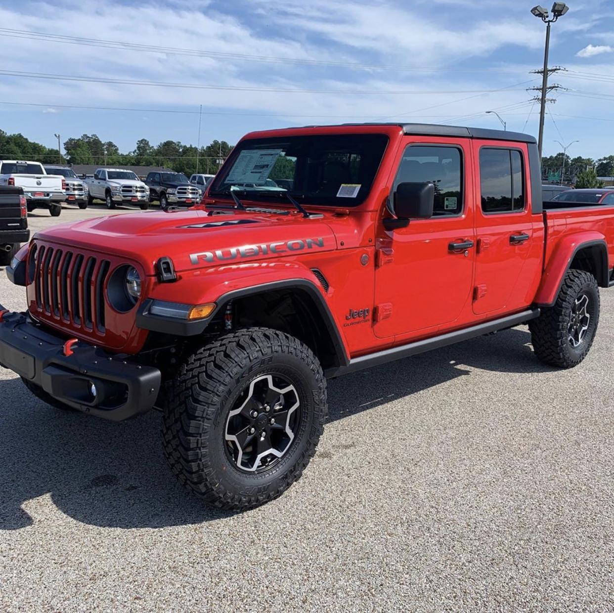 Jeep Gladiator FIRECRACKER RED Gladiator JT Club 2B04D130-A2CE-4F91-93B6-FD6B3F2498A8