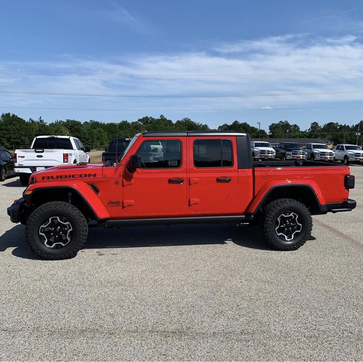 Jeep Gladiator FIRECRACKER RED Gladiator JT Club 2FC5F363-D49F-4BBF-9480-C70E56F7BE94