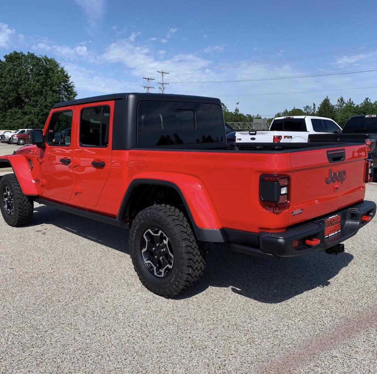 Jeep Gladiator FIRECRACKER RED Gladiator JT Club F7A530FF-AAE0-45AC-9EC3-444DF57419C2