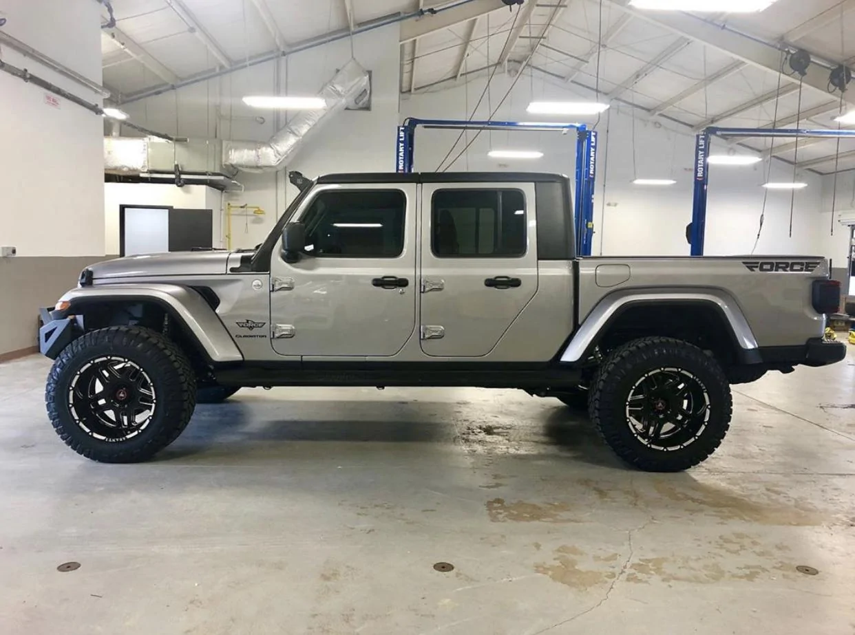 Jeep Gladiator BILLET SILVER Gladiator JT Club 8DD03A31-8F55-49B7-BDDA-80A5FDBE021A