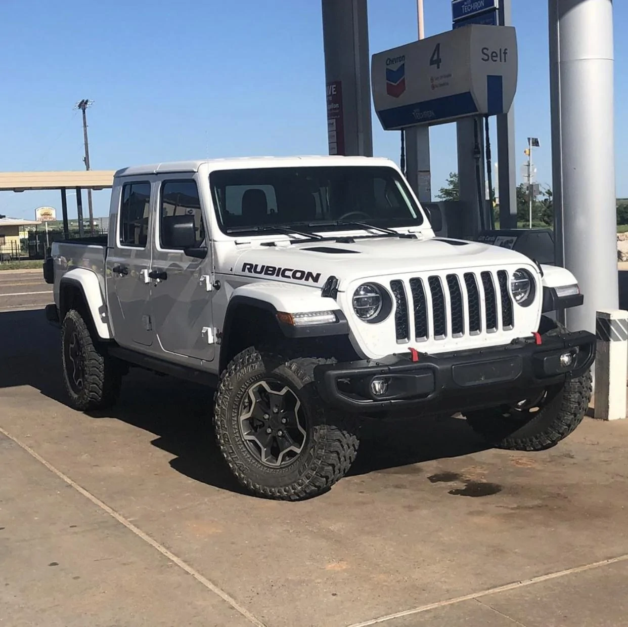 Jeep Gladiator BRIGHT WHITE Gladiator JT Club 398C4457-6DB5-4397-A97C-2EE86120C60A