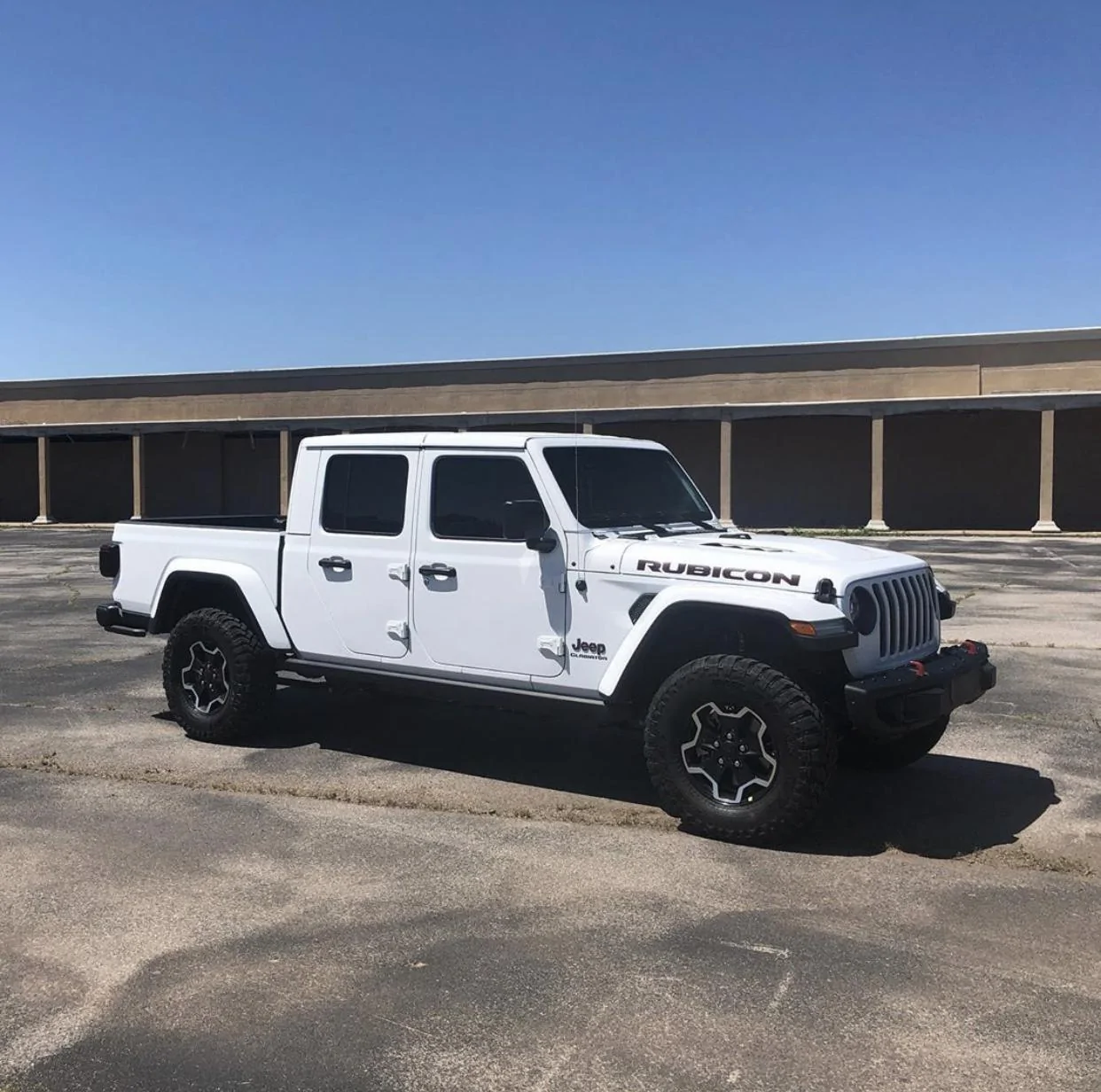 Jeep Gladiator BRIGHT WHITE Gladiator JT Club F0C5FA98-77E5-4041-AAB4-57B41794AE20