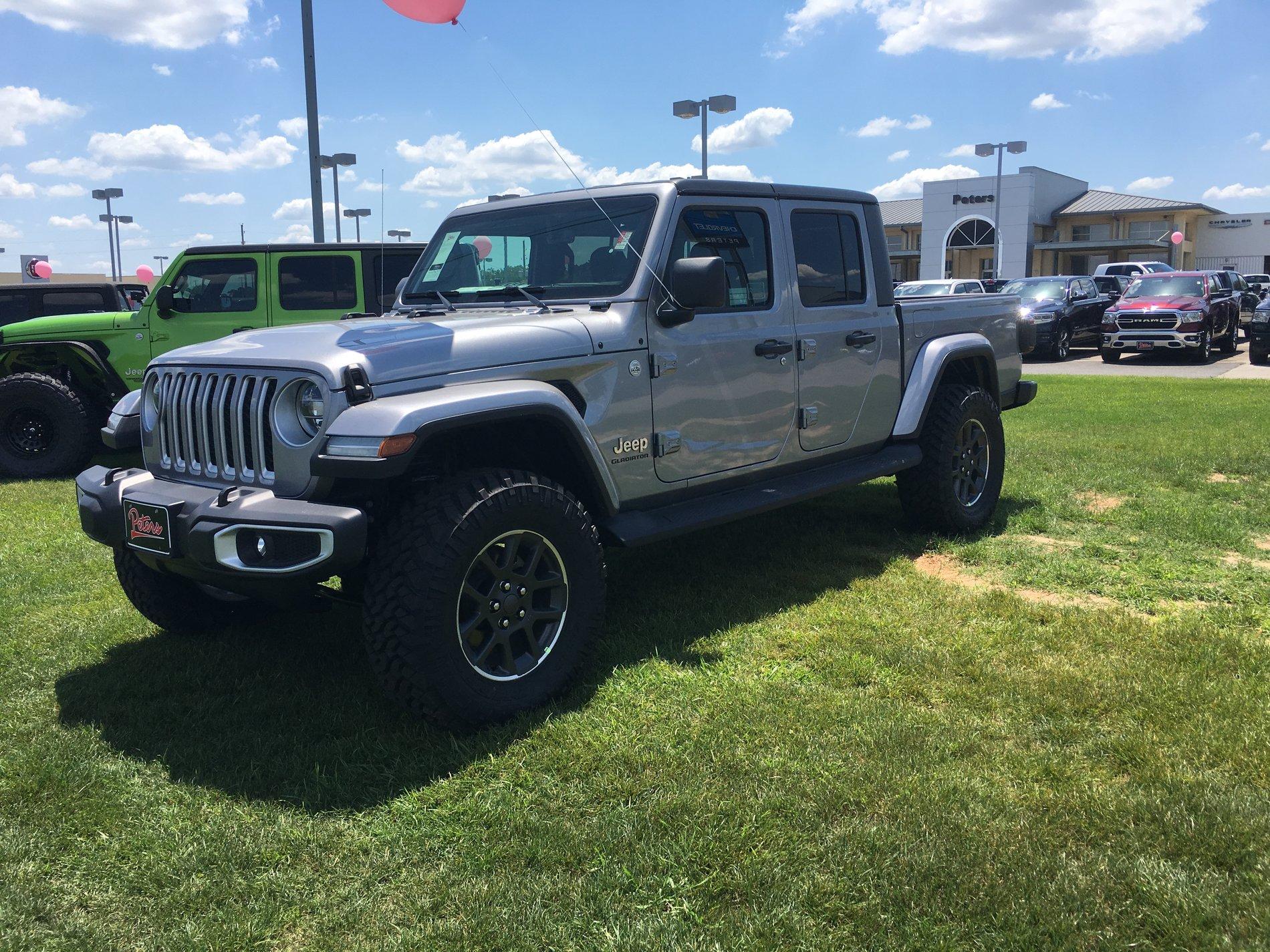 Jeep Gladiator Rough Country Gladiator 2.5in Front lift kit 9D3D21C1-688E-4E6D-AAD1-18DB655415B4