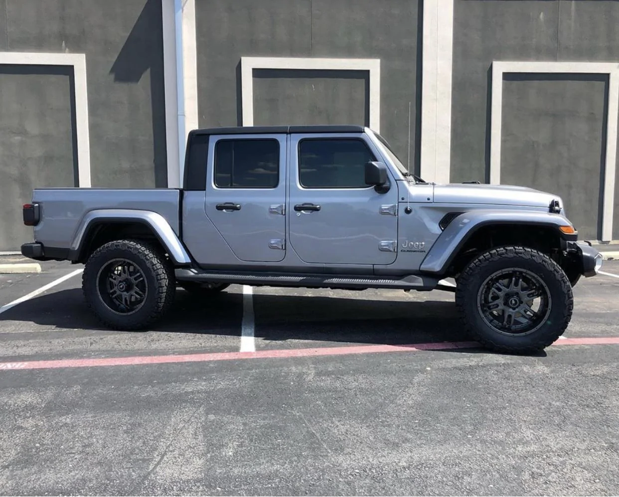 Jeep Gladiator BILLET SILVER Gladiator JT Club 10335645-1AF5-49D7-AC26-33F0B8CBBB65