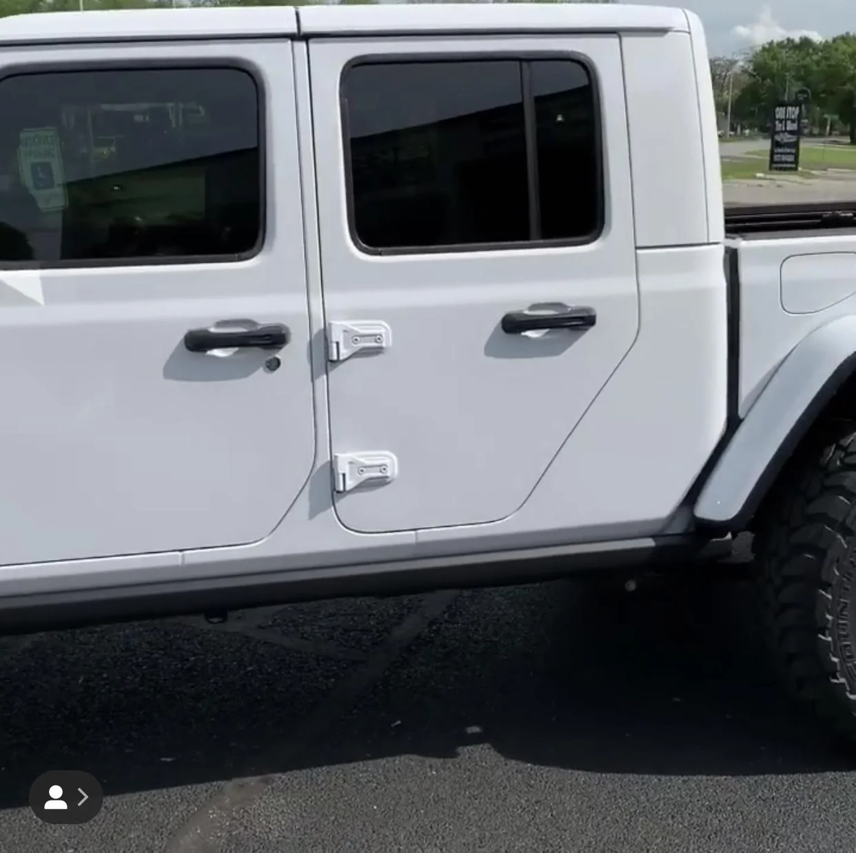 Jeep Gladiator BRIGHT WHITE Gladiator JT Club 8D137A25-E096-4807-902B-B44170503E49