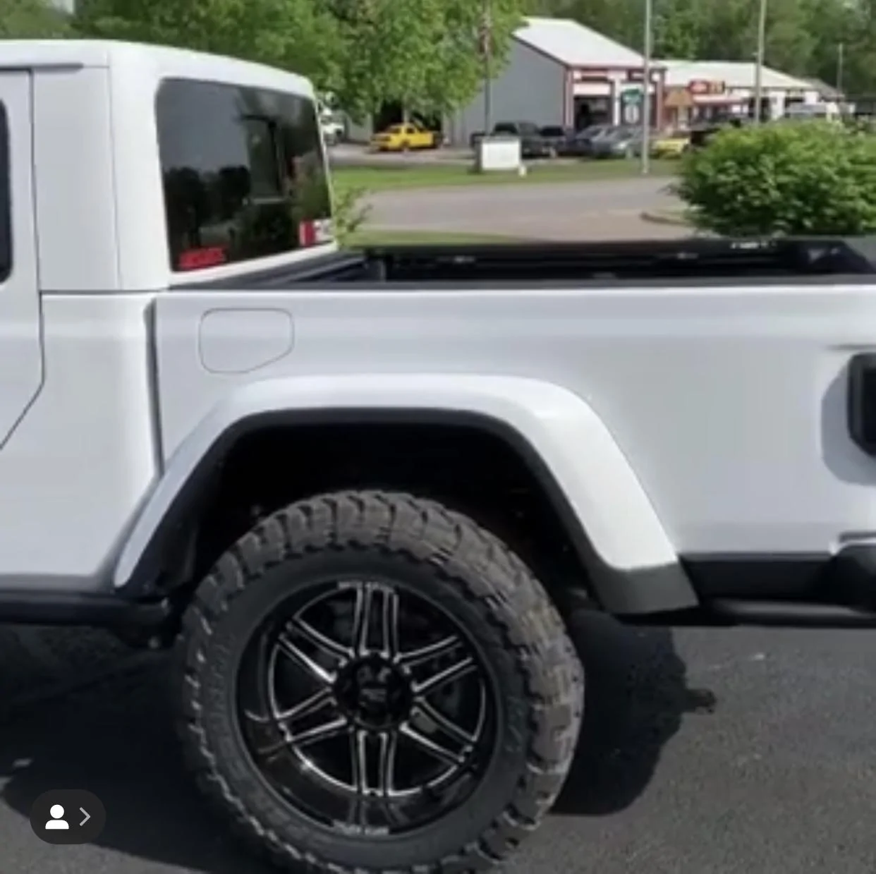 Jeep Gladiator BRIGHT WHITE Gladiator JT Club 2B903A44-247E-4C69-8E48-34D28718811F
