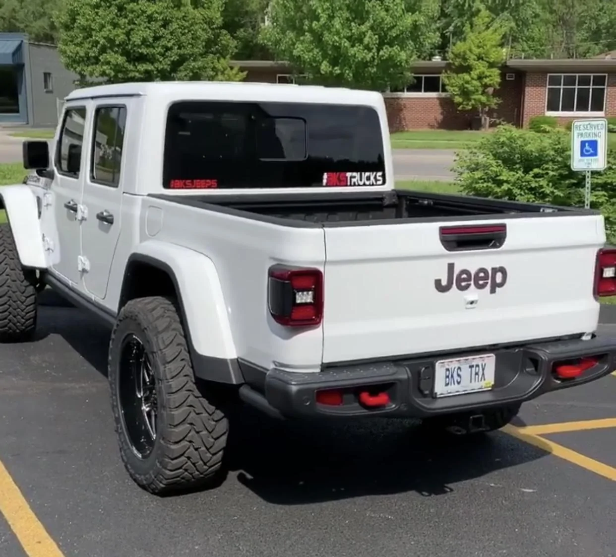 Jeep Gladiator BRIGHT WHITE Gladiator JT Club EAC24960-CC6D-4392-94D7-F97D60A82A2C