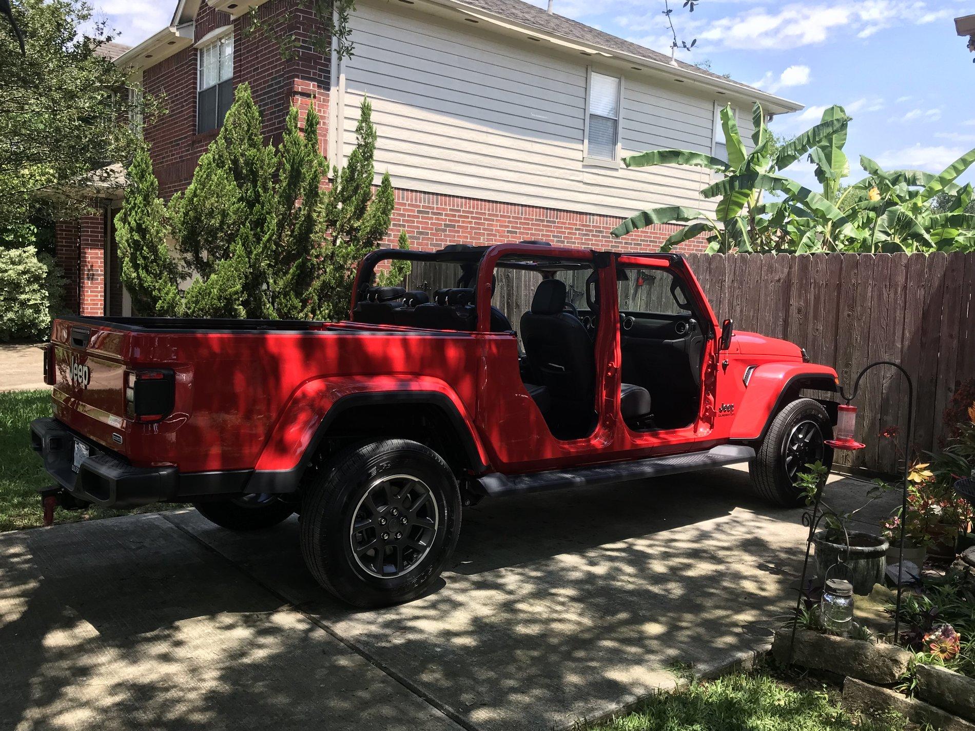 Jeep Gladiator I picked up a Overland 71C7371E-1F53-4F34-99EC-1D69DD0A25F1
