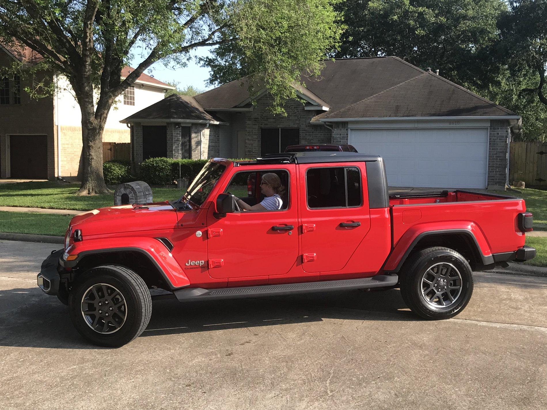 Jeep Gladiator FIRECRACKER RED Gladiator JT Club 3CFC6A60-828A-432A-93C3-D3C4FED64391