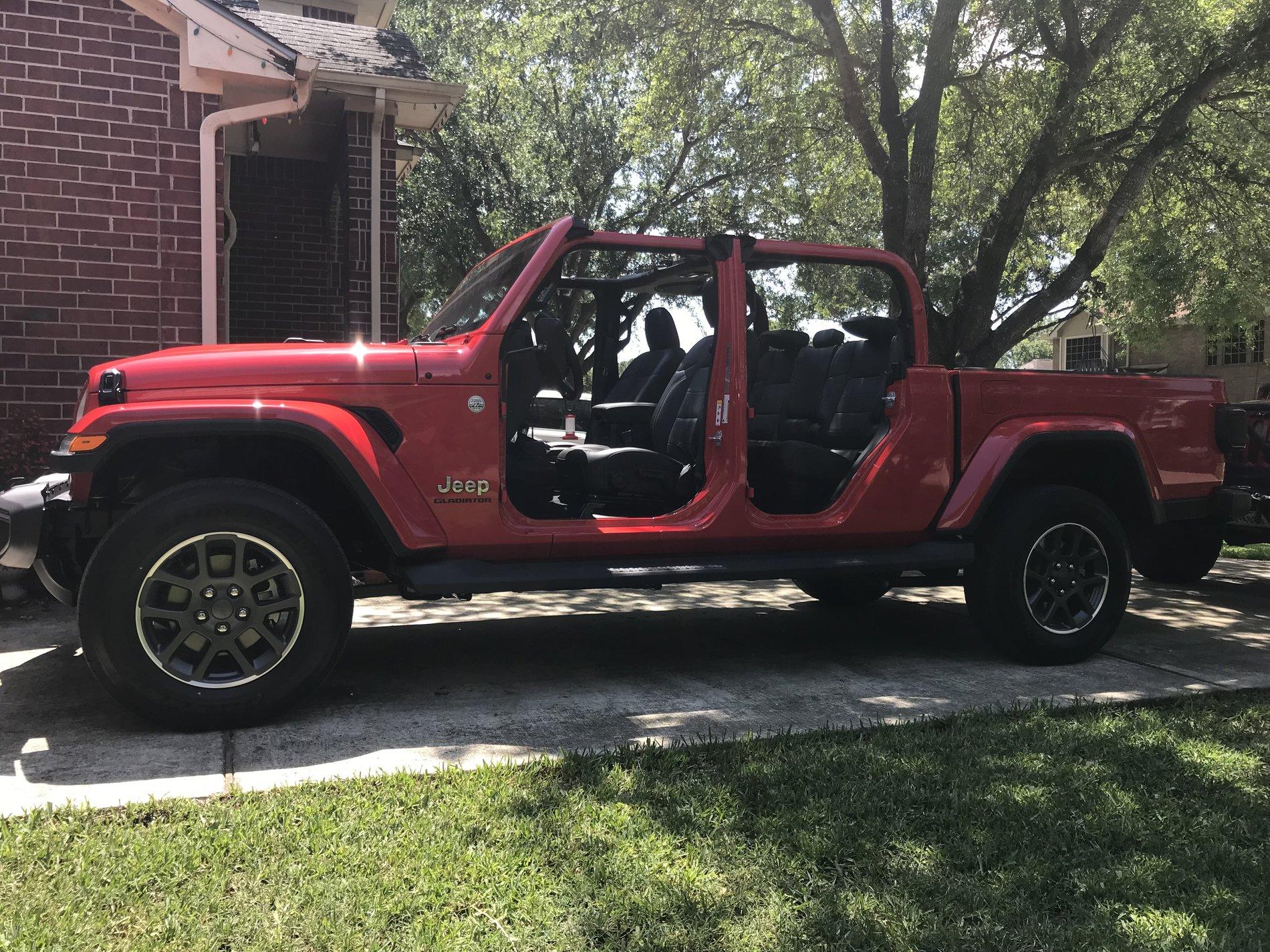 Jeep Gladiator FIRECRACKER RED Gladiator JT Club FCCFB2FB-60B9-4AFC-B464-A582C7805F21