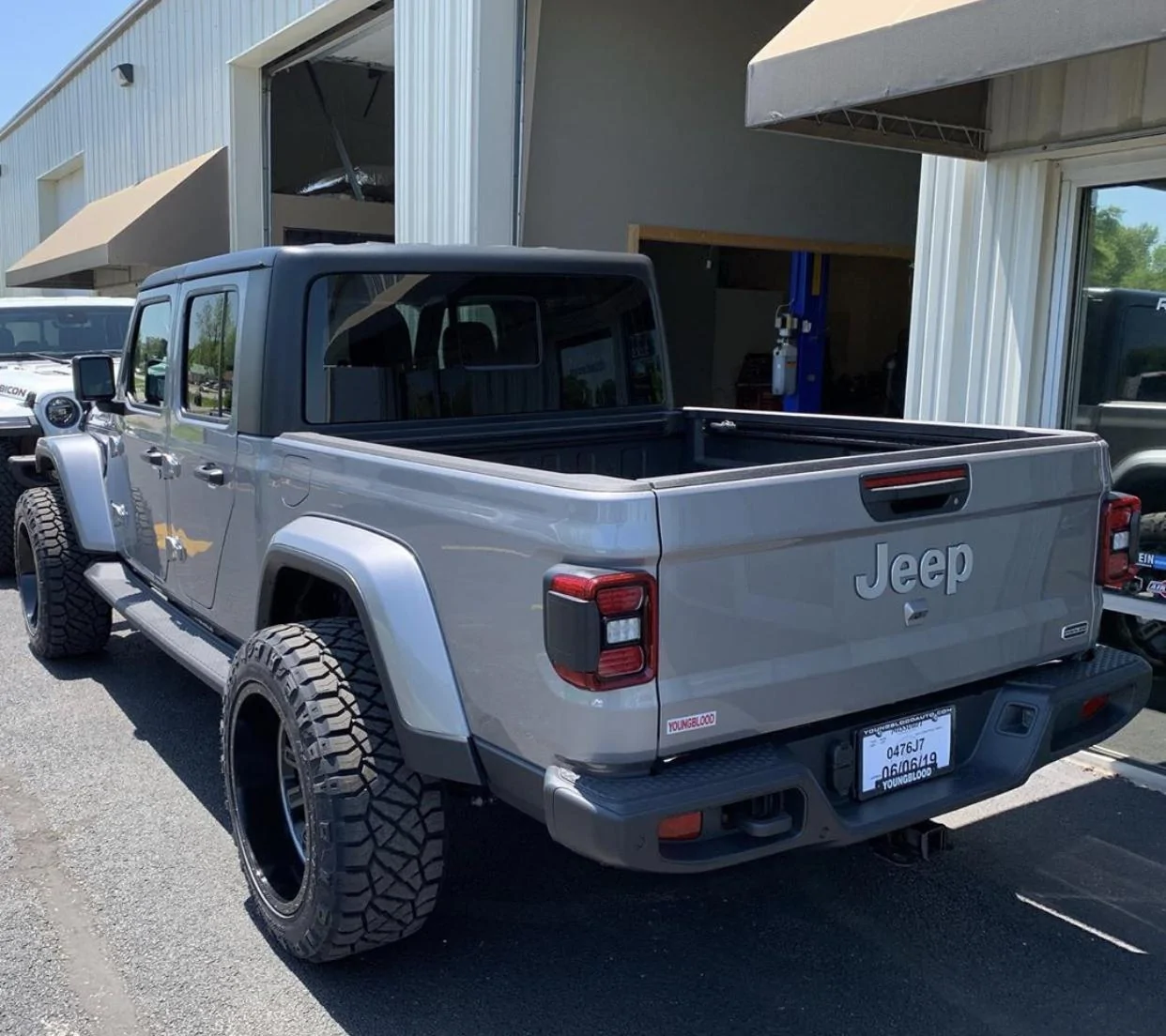Jeep Gladiator BILLET SILVER Gladiator JT Club 607B4A14-F584-427E-A207-A4E8F75C6199