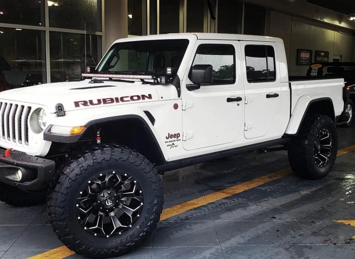 Jeep Gladiator BRIGHT WHITE Gladiator JT Club CF273218-1DD9-463F-A10F-94655383728A
