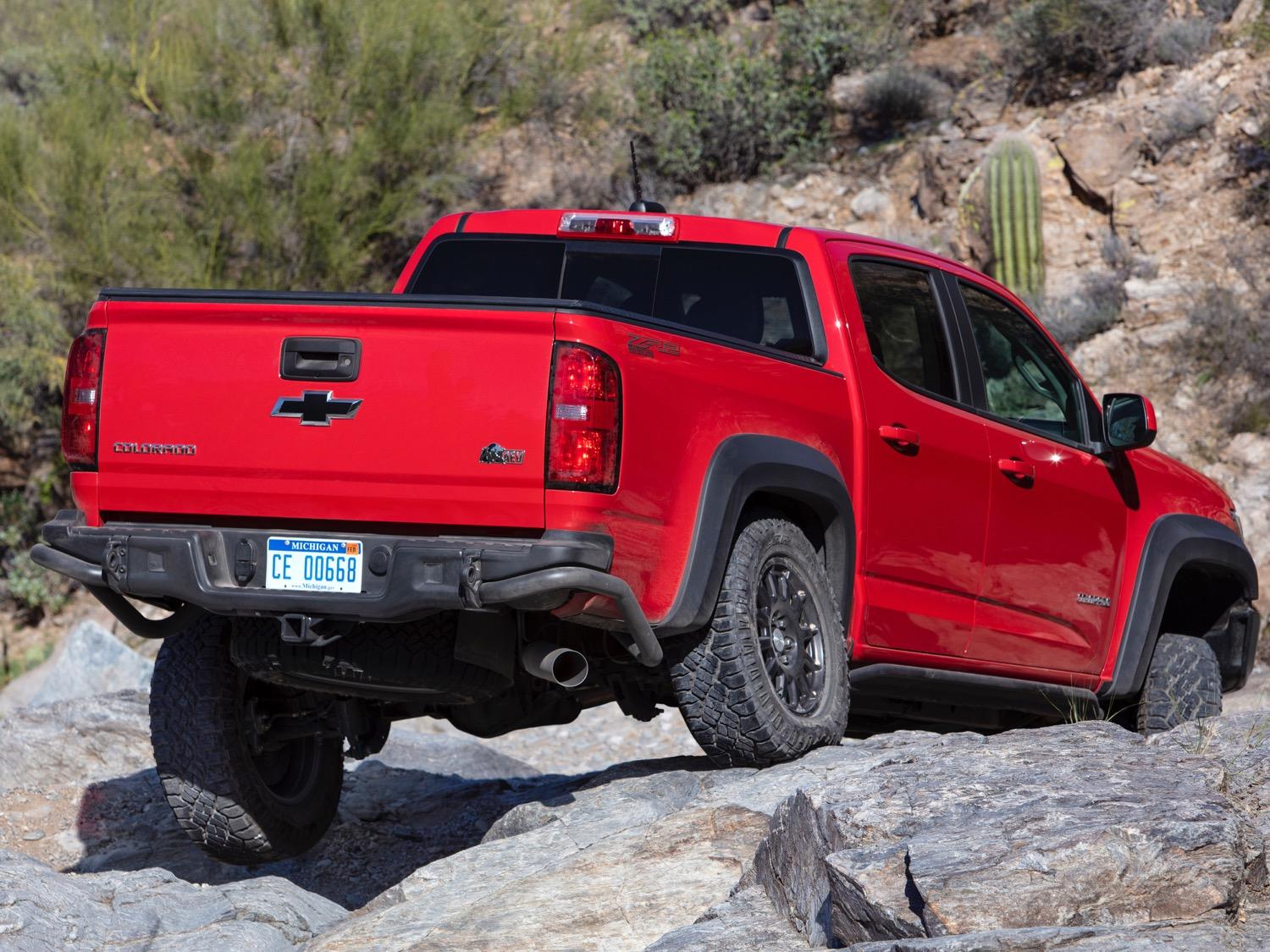 Jeep Gladiator Car And Driver - Gladiator vs Colorado vs Ranger vs Ridgeline 2019-Chevrolet-Colorado-ZR2-Bison-Exterior-Rock-Crawl-006