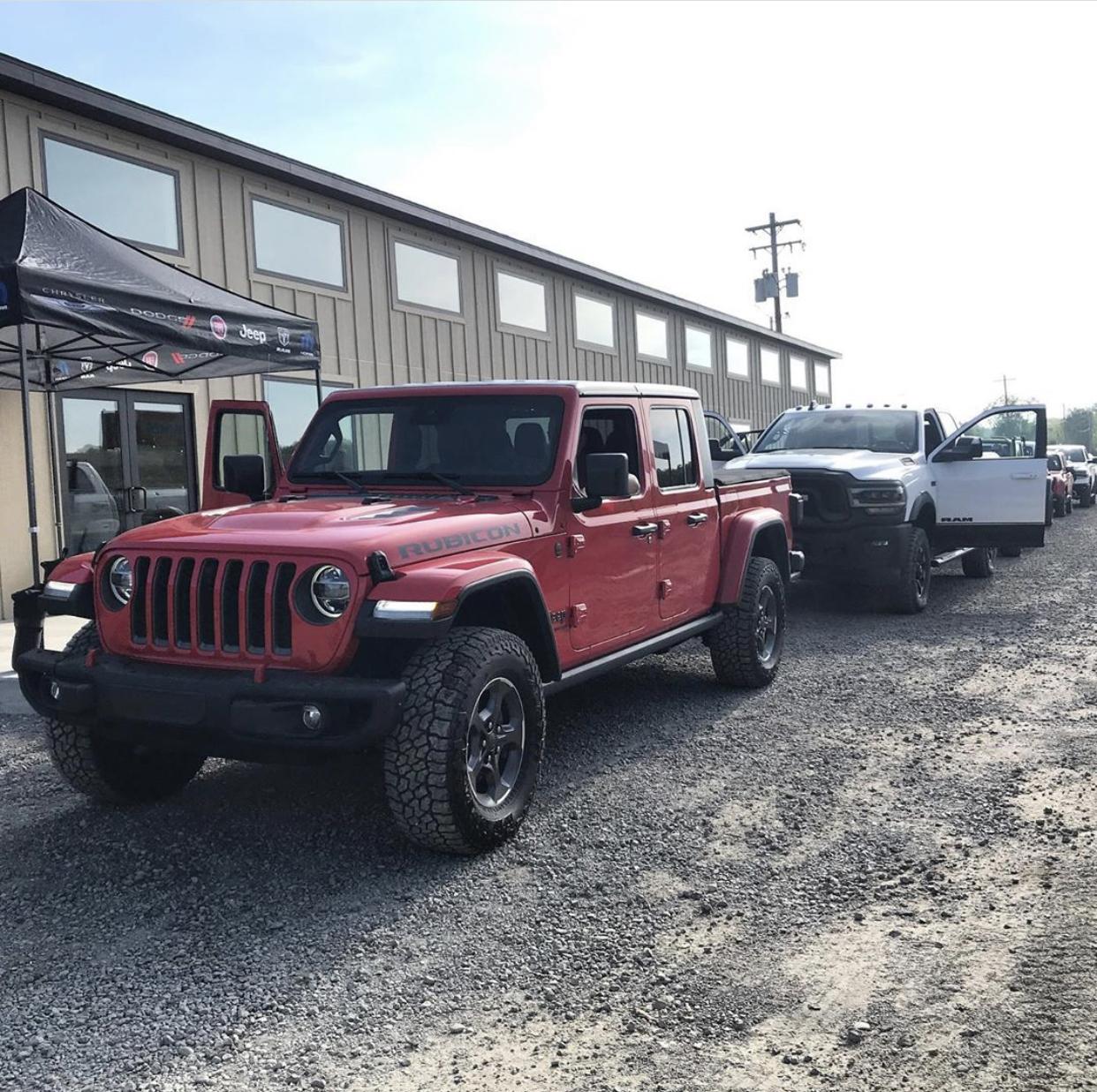 Jeep Gladiator FIRECRACKER RED Gladiator JT Club A4E9D4F2-4123-411B-835D-DF74BD7A4C49