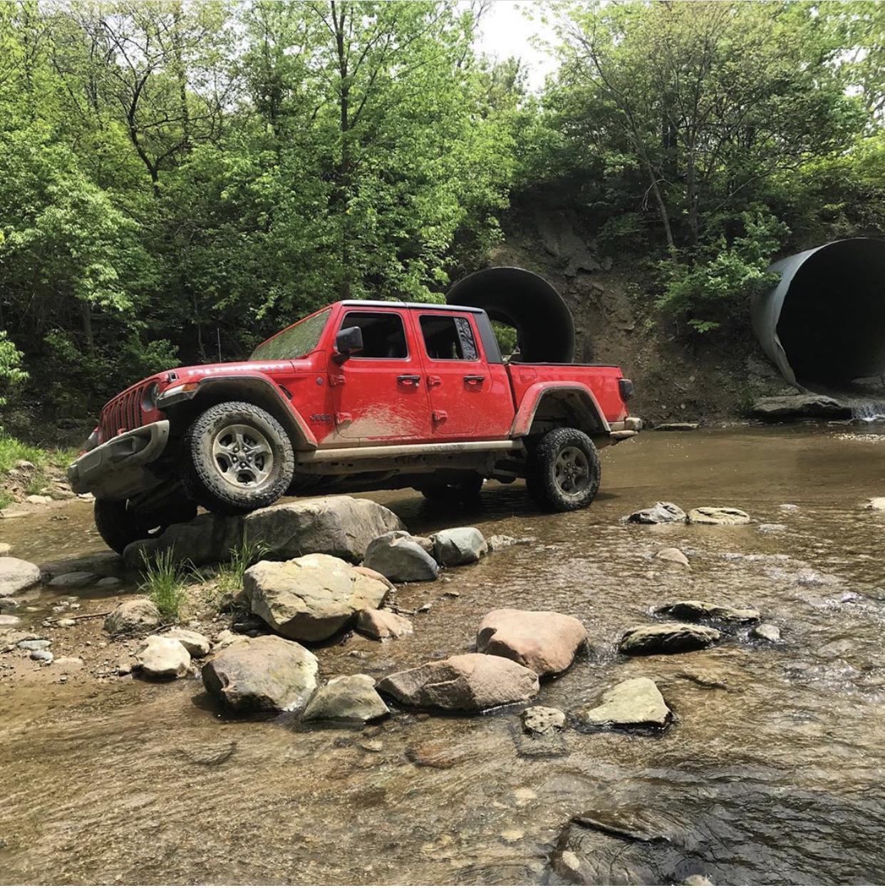 Jeep Gladiator FIRECRACKER RED Gladiator JT Club D17276B3-4421-4EBE-B785-2BF0EC32B34A