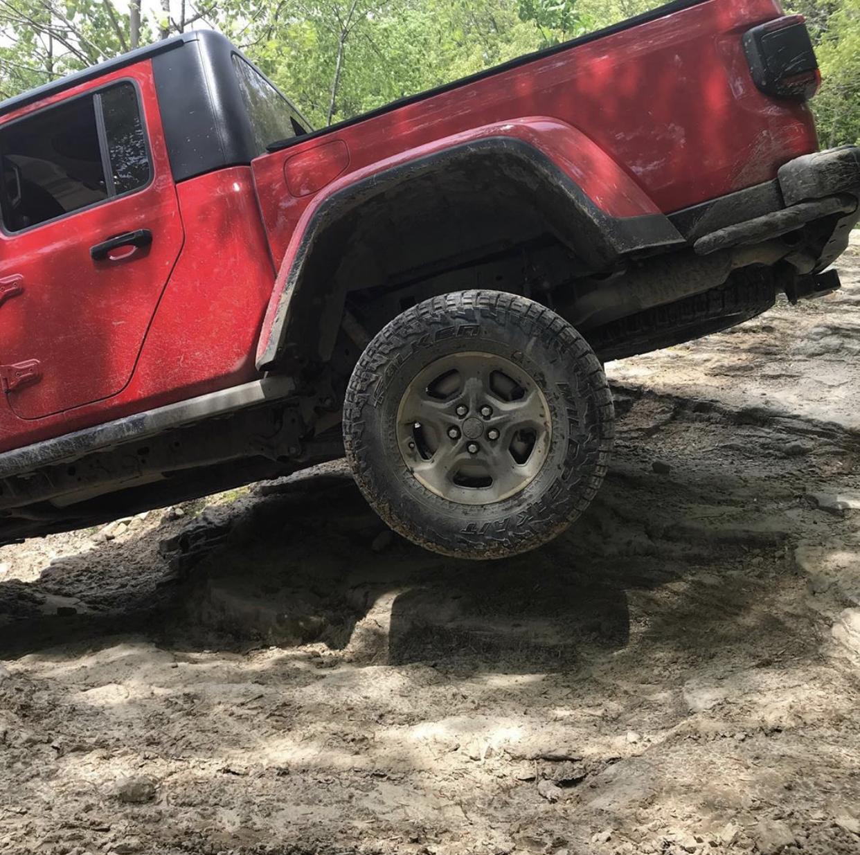 Jeep Gladiator FIRECRACKER RED Gladiator JT Club 475D35D1-CE21-4783-B23C-D798117C15CE