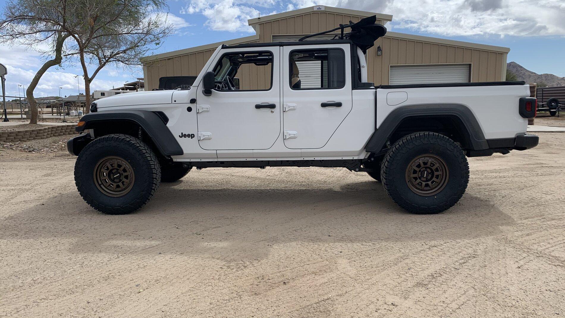 Jeep Gladiator Gladiators on Mopar 2" Lift Kit F52D0097-F1B0-4C35-833B-C071D4A2654B