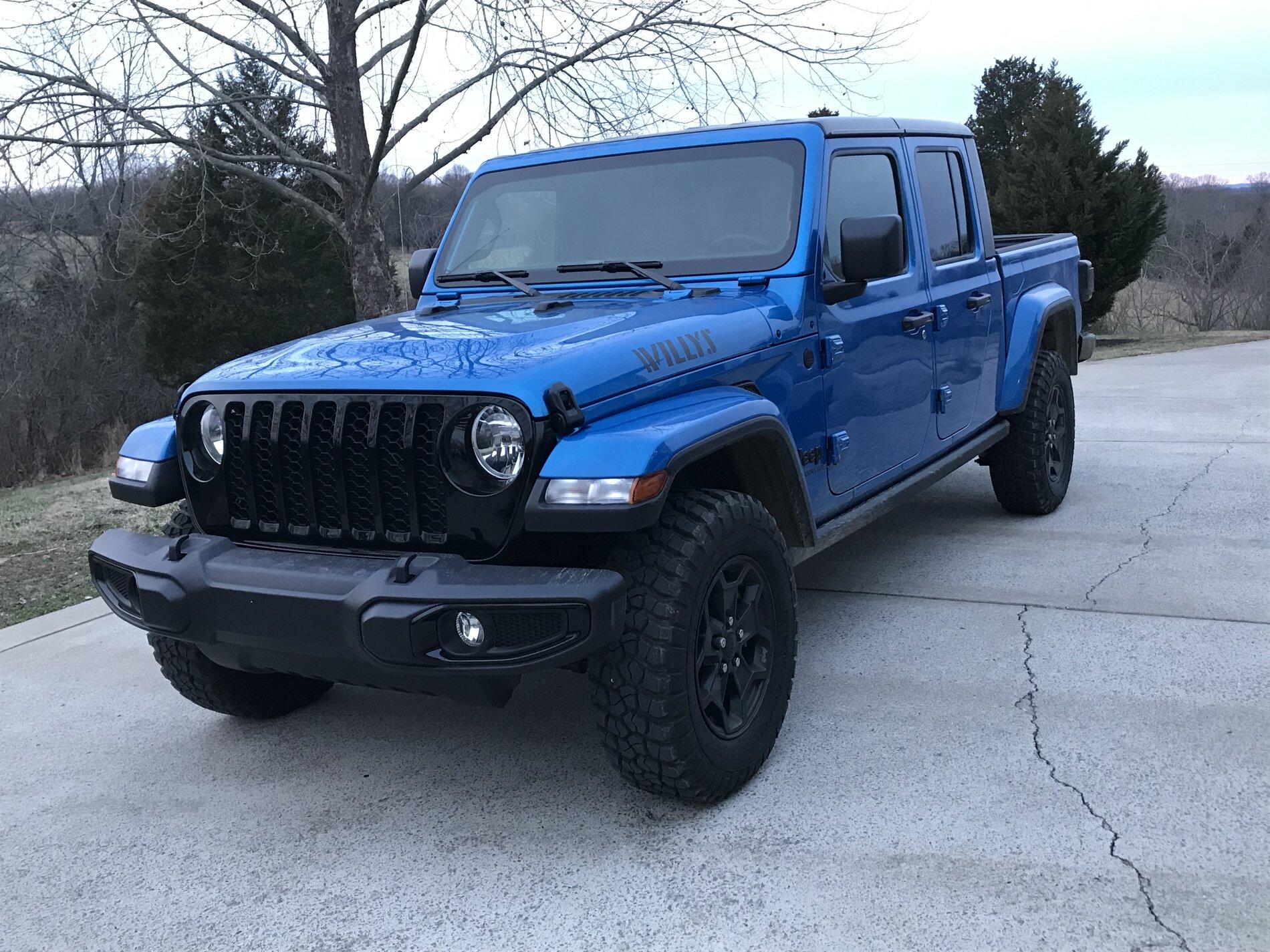 Jeep Gladiator Jeeps Parking Next To Jeeps 624BF37A-6CB6-448F-BA74-98C61A688863