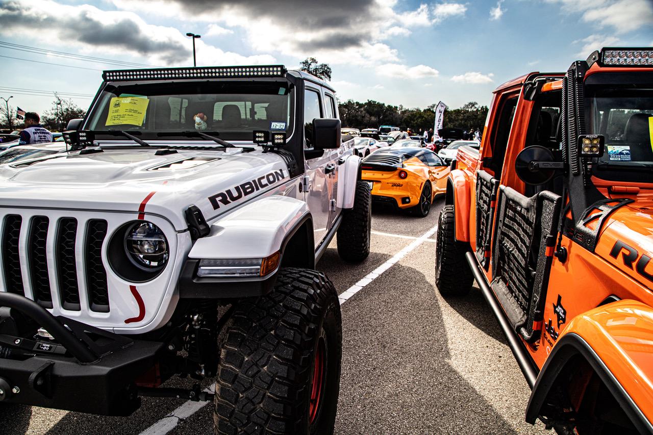 Jeep Gladiator Jeeps Parking Next To Jeeps IMG_2181