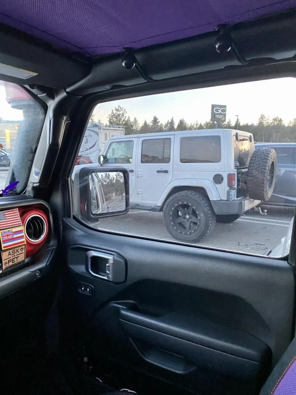 Jeep Gladiator Jeeps Parking Next To Jeeps 27E999EF-80CF-4540-8A05-D1C8BC6AAAB2