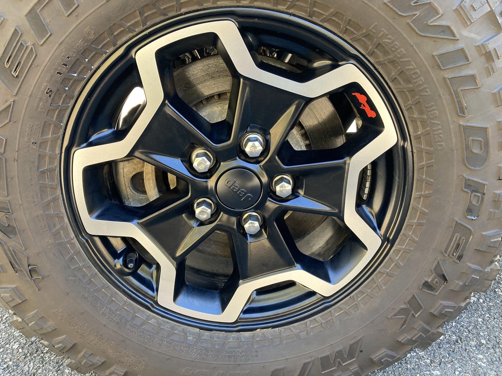 Jeep Gladiator Rubicon Wheels with Tires and TPMS 3619E34F-B812-445B-918D-704E00F126A6