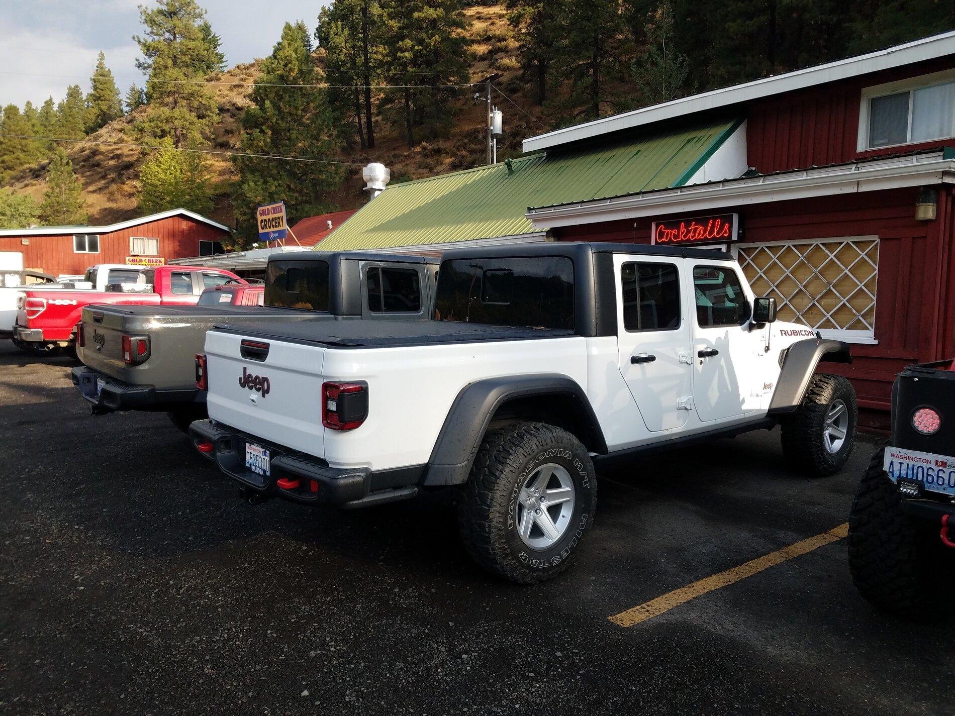 Jeep Gladiator Jeeps Parking Next To Jeeps 20200919_084915