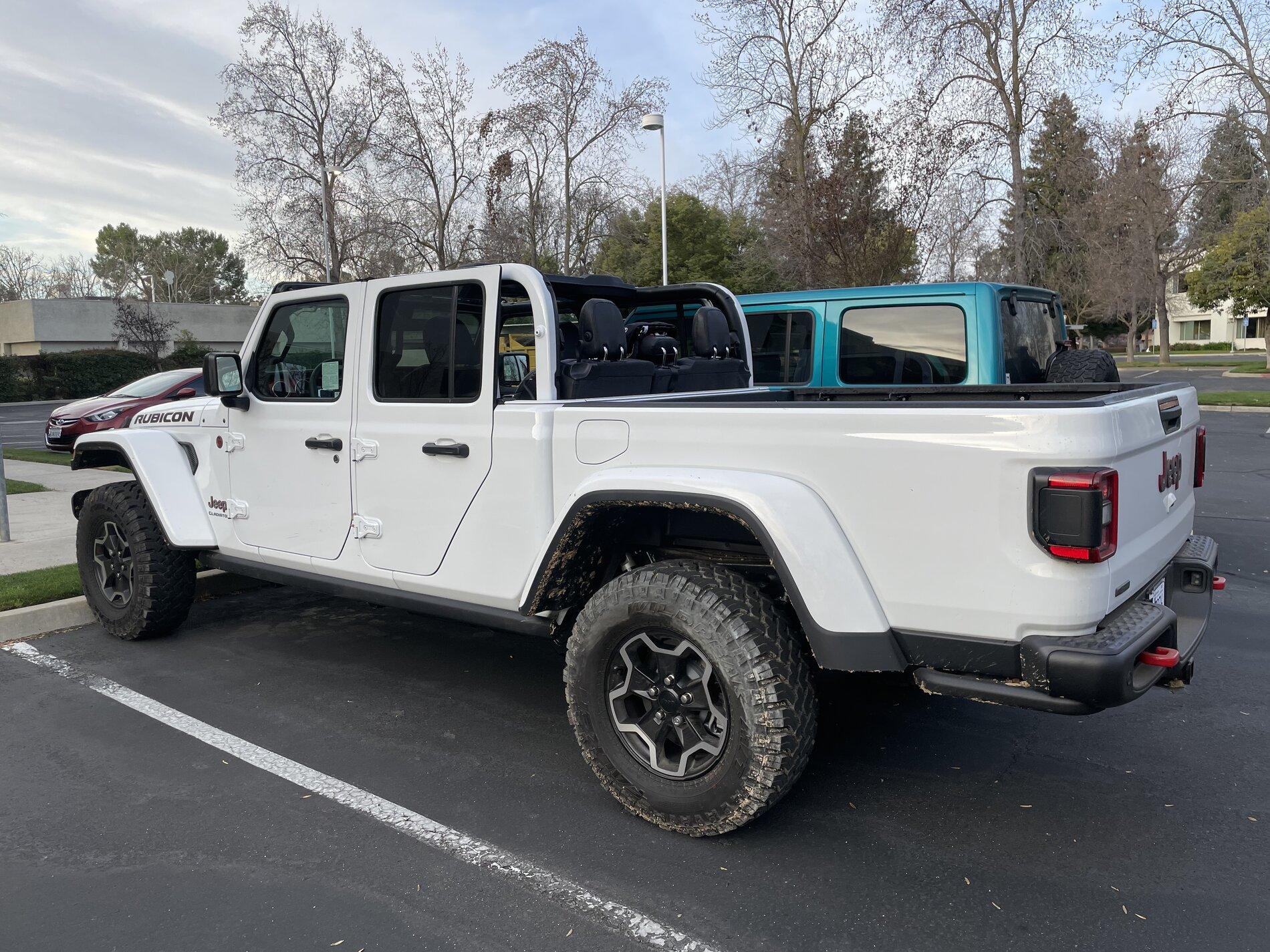 Jeep Gladiator Jeeps Parking Next To Jeeps IMG_0348