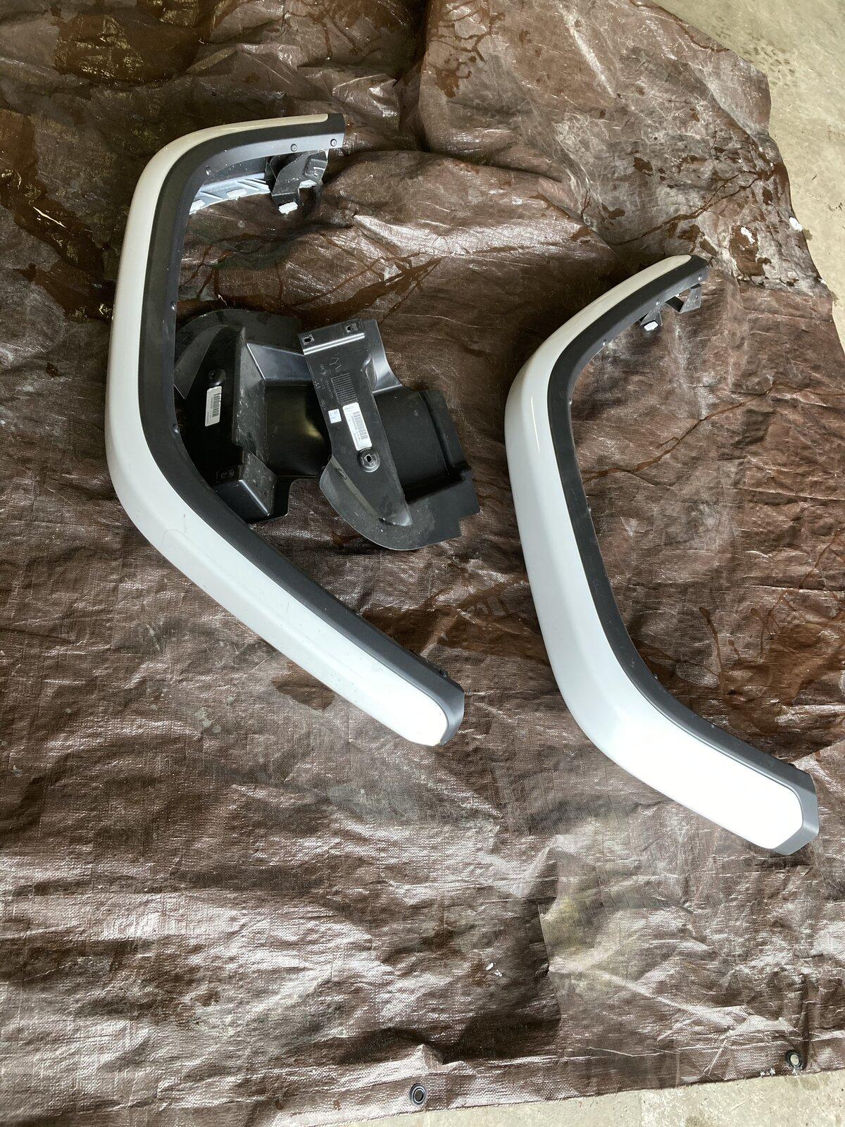 Jeep Gladiator $650 OBO Rubicon Fenders, Gloss Black with LEDs 3183DDEB-C2CC-4FAE-B30A-BA45BC37DFC5