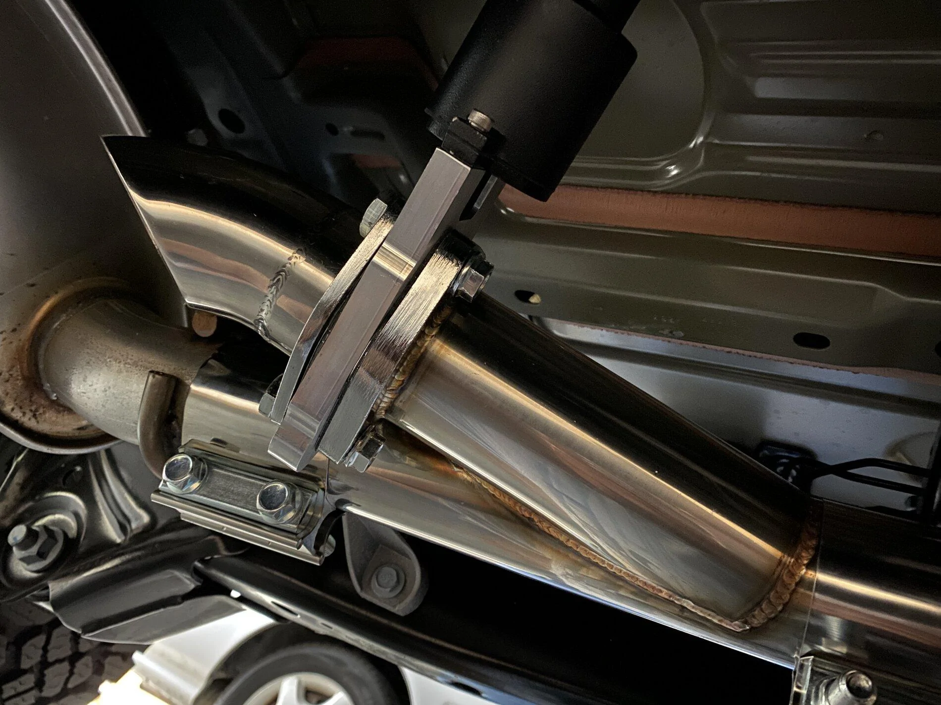 Jeep Gladiator Exhaust Cut Outs IMG_8616