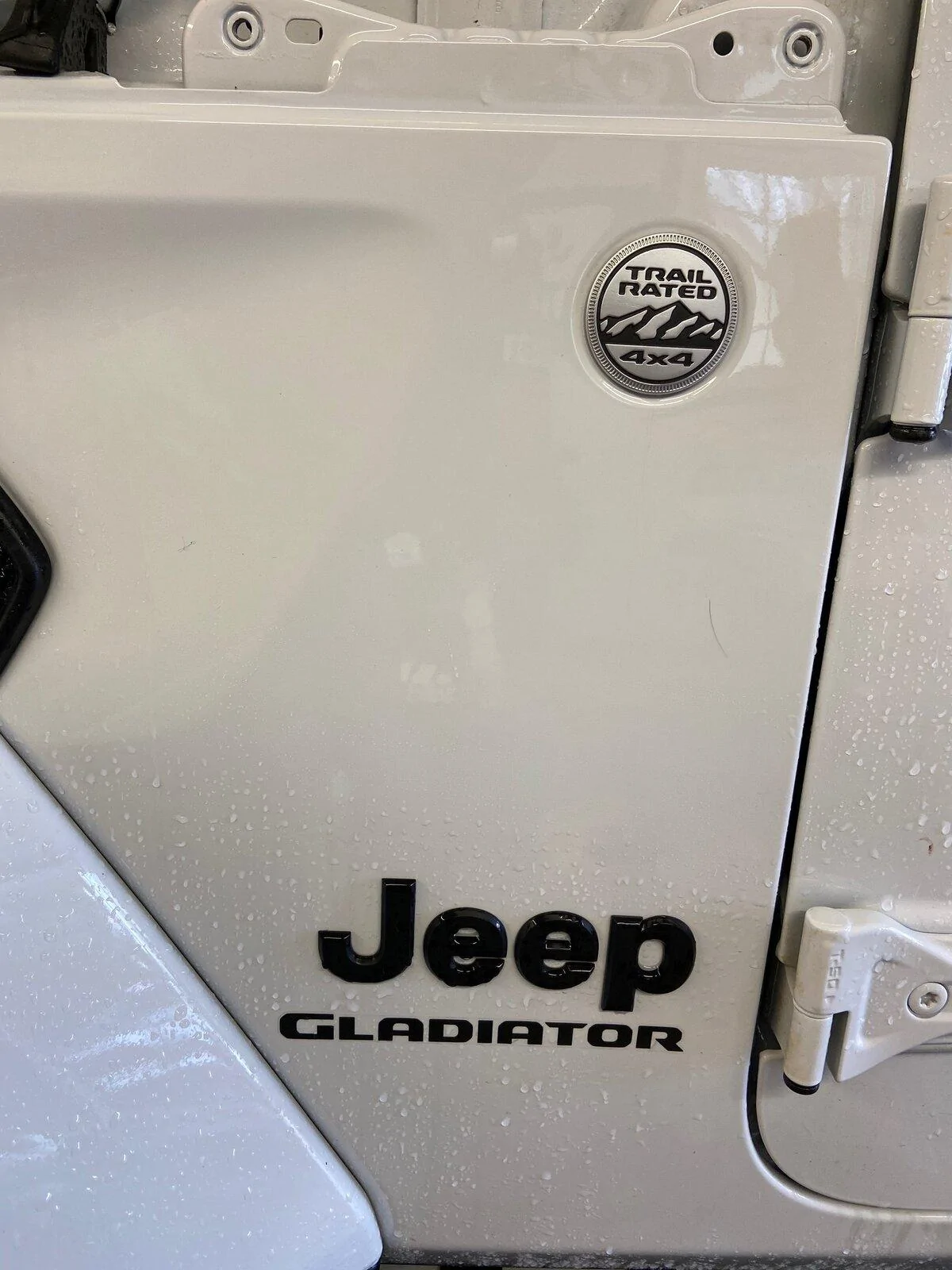 Jeep Gladiator Upgraded DRLs to LED & Added BadgeGlow for turn signals IMG_7196