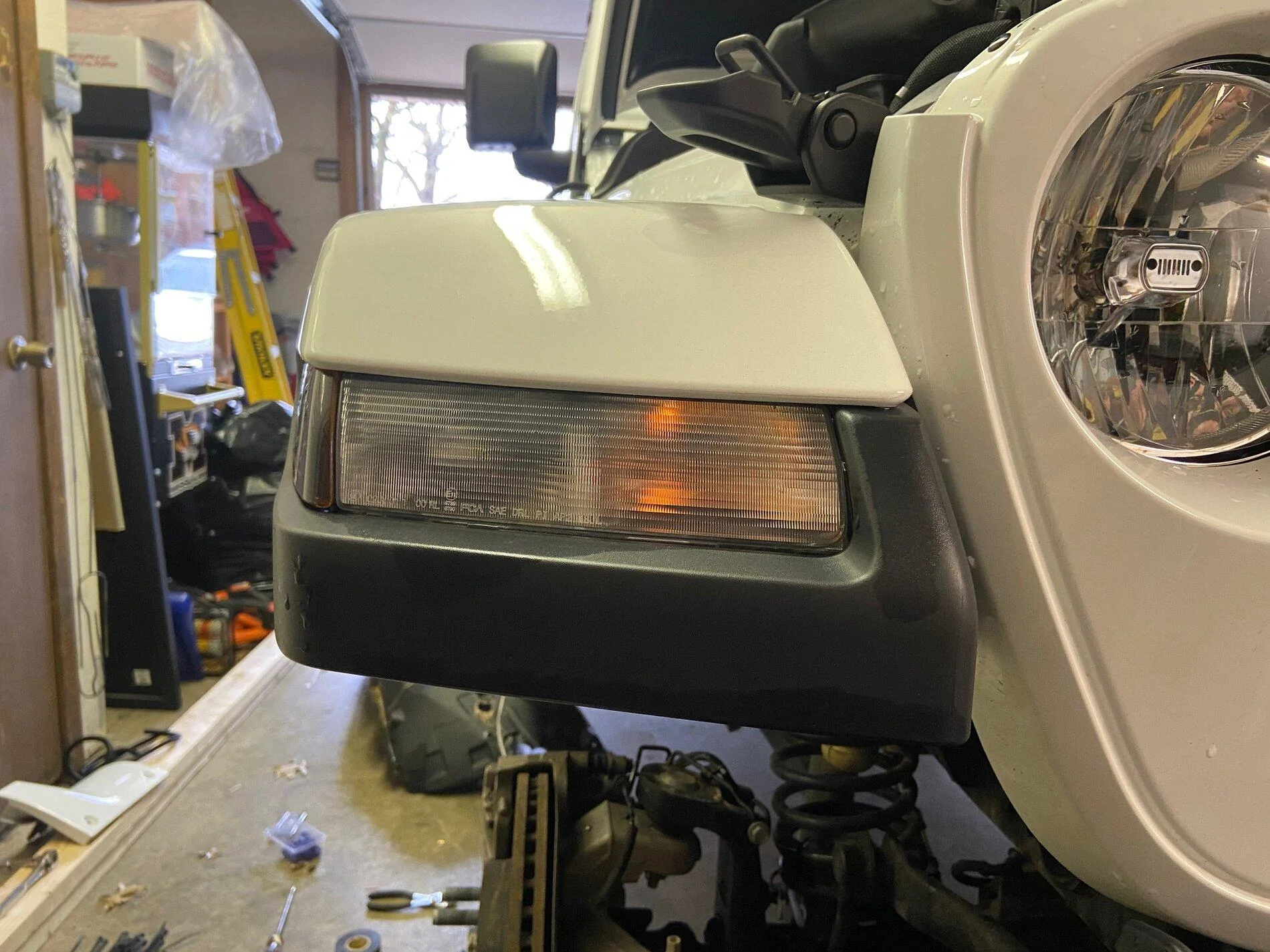 Jeep Gladiator Upgraded DRLs to LED & Added BadgeGlow for turn signals IMG_7205