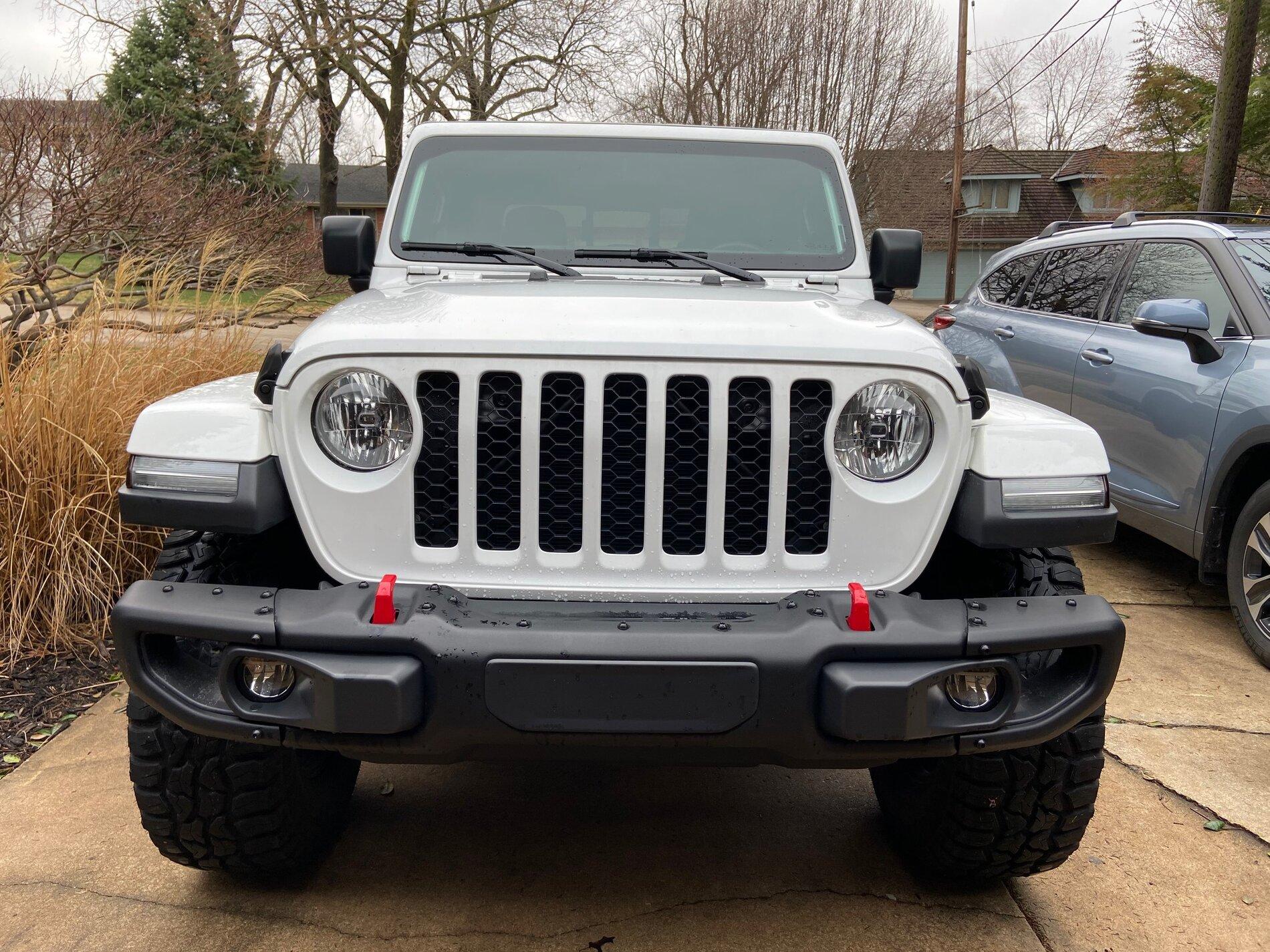 Jeep Gladiator Upgraded DRLs to LED & Added BadgeGlow for turn signals IMG_7225