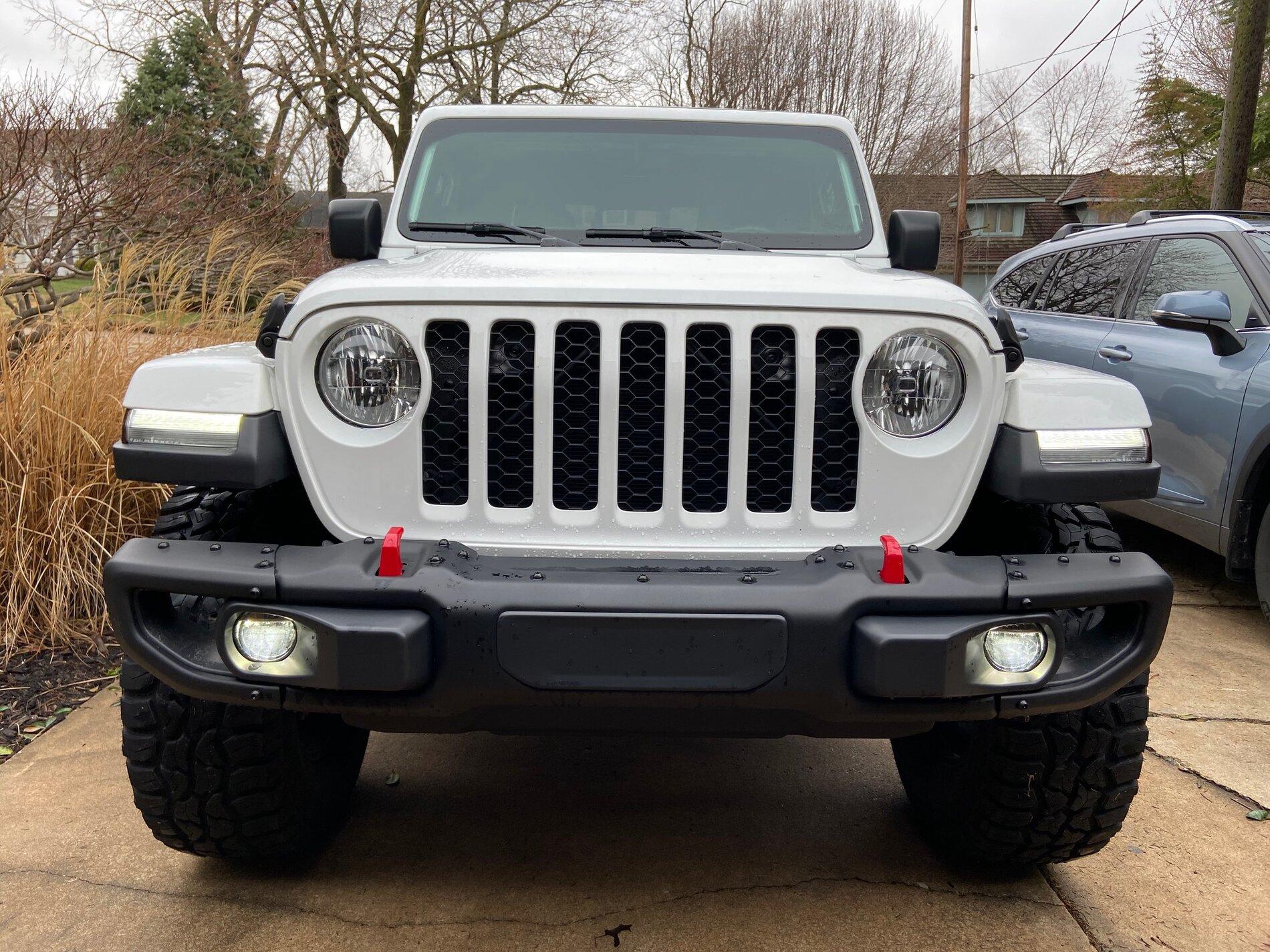 Jeep Gladiator Upgraded DRLs to LED & Added BadgeGlow for turn signals IMG_7229