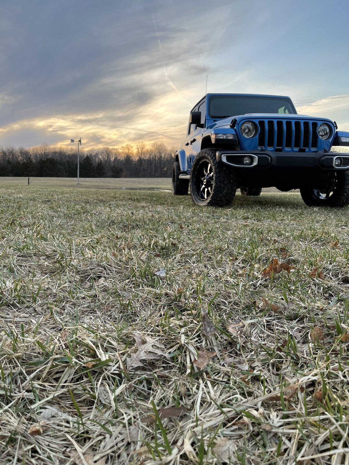 Jeep Gladiator Gladiator Glamour Shots 4148437E-AB31-46BF-90E3-F3DE21CBDEC9