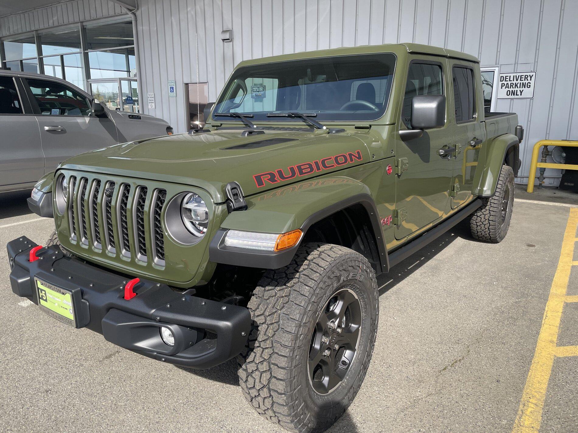 Jeep Gladiator SARGE GREEN Gladiator club A5429226-E3D6-4B9F-90DB-6AF691DD7C08