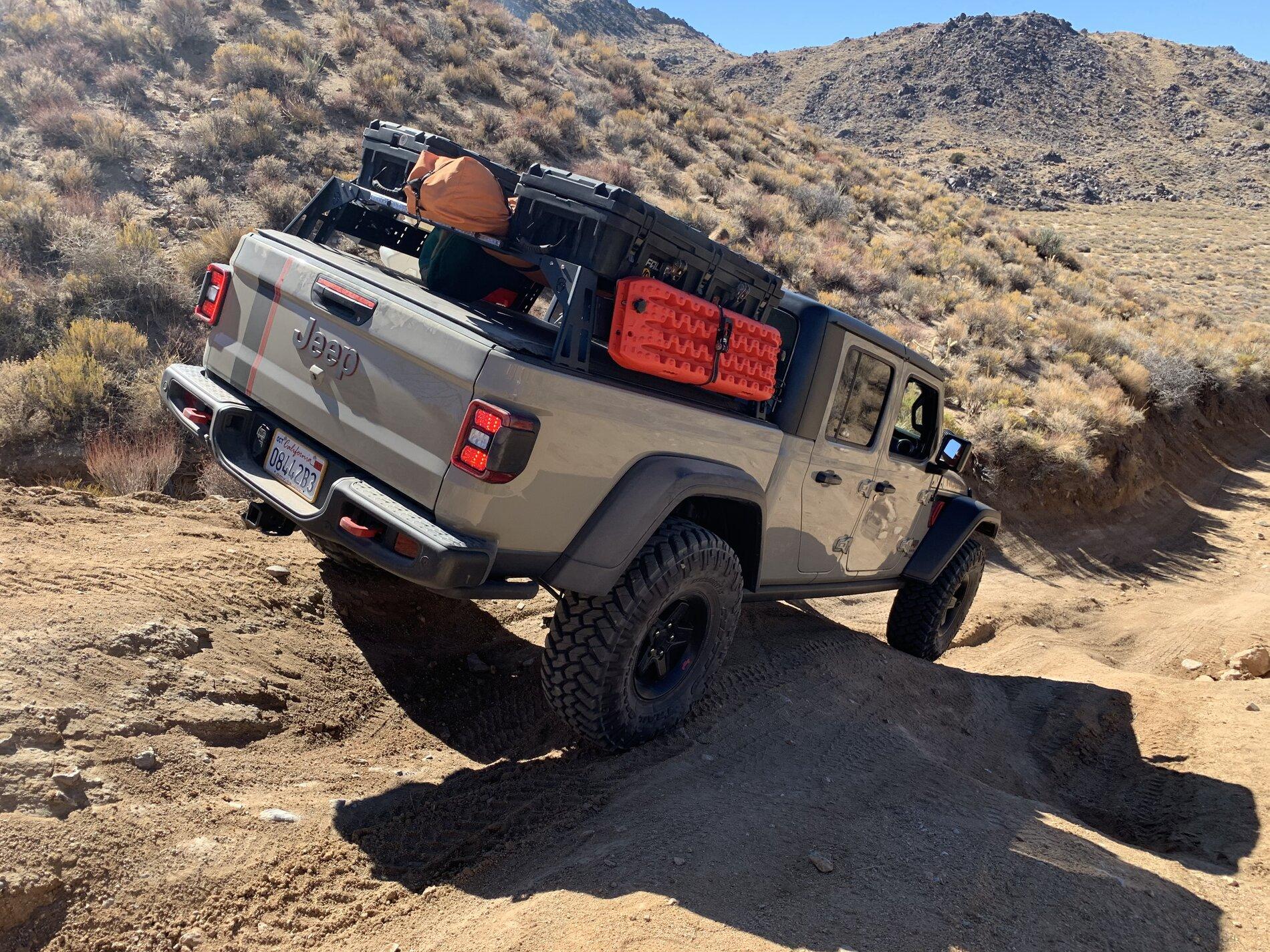 Jeep Gladiator WTS JCR Mid height rack BB0DC62C-A341-4232-9A81-ABA4D3EB7AEF