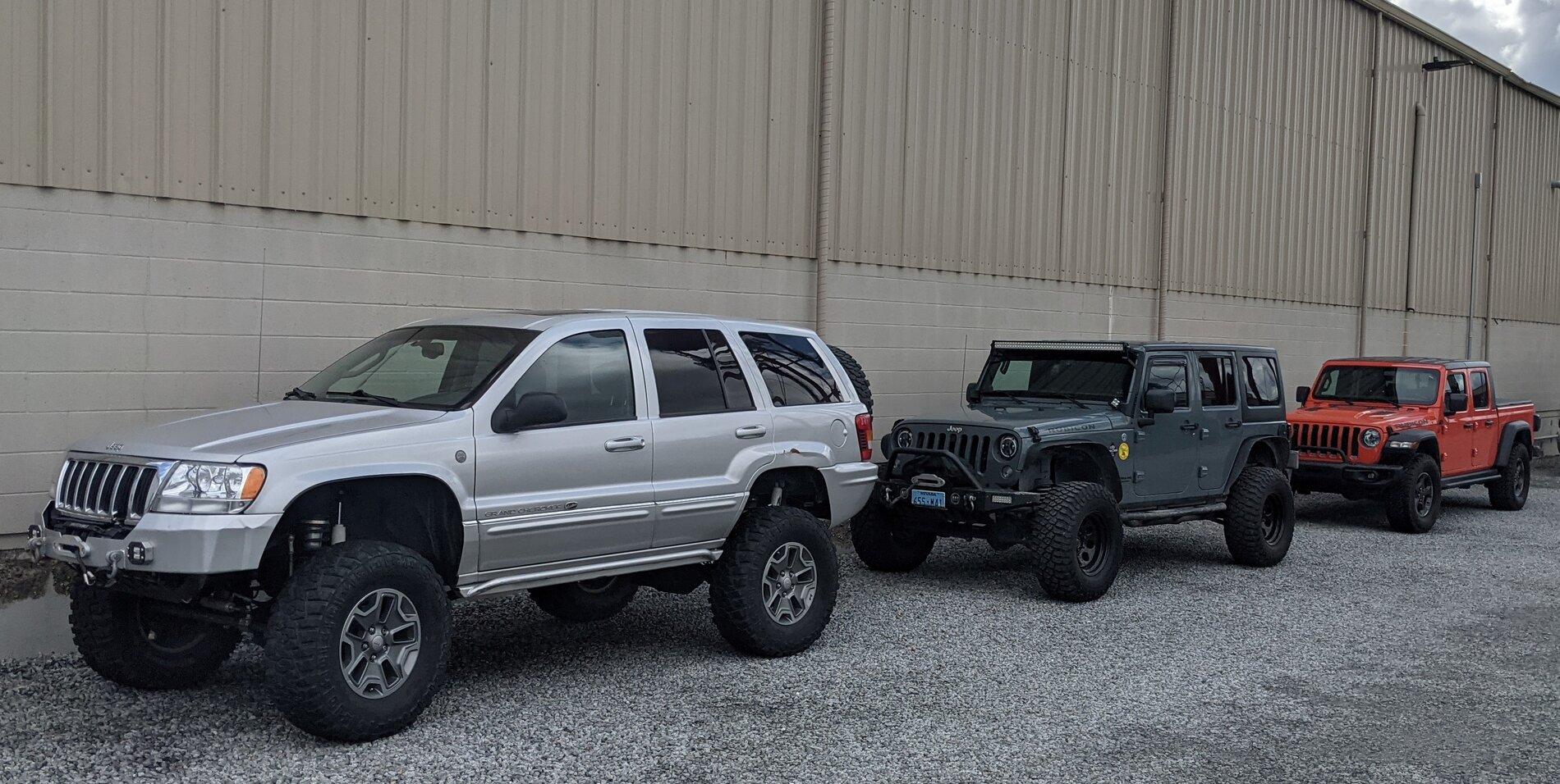 Jeep Gladiator Jeeps Parking Next To Jeeps JparkingnextoJ