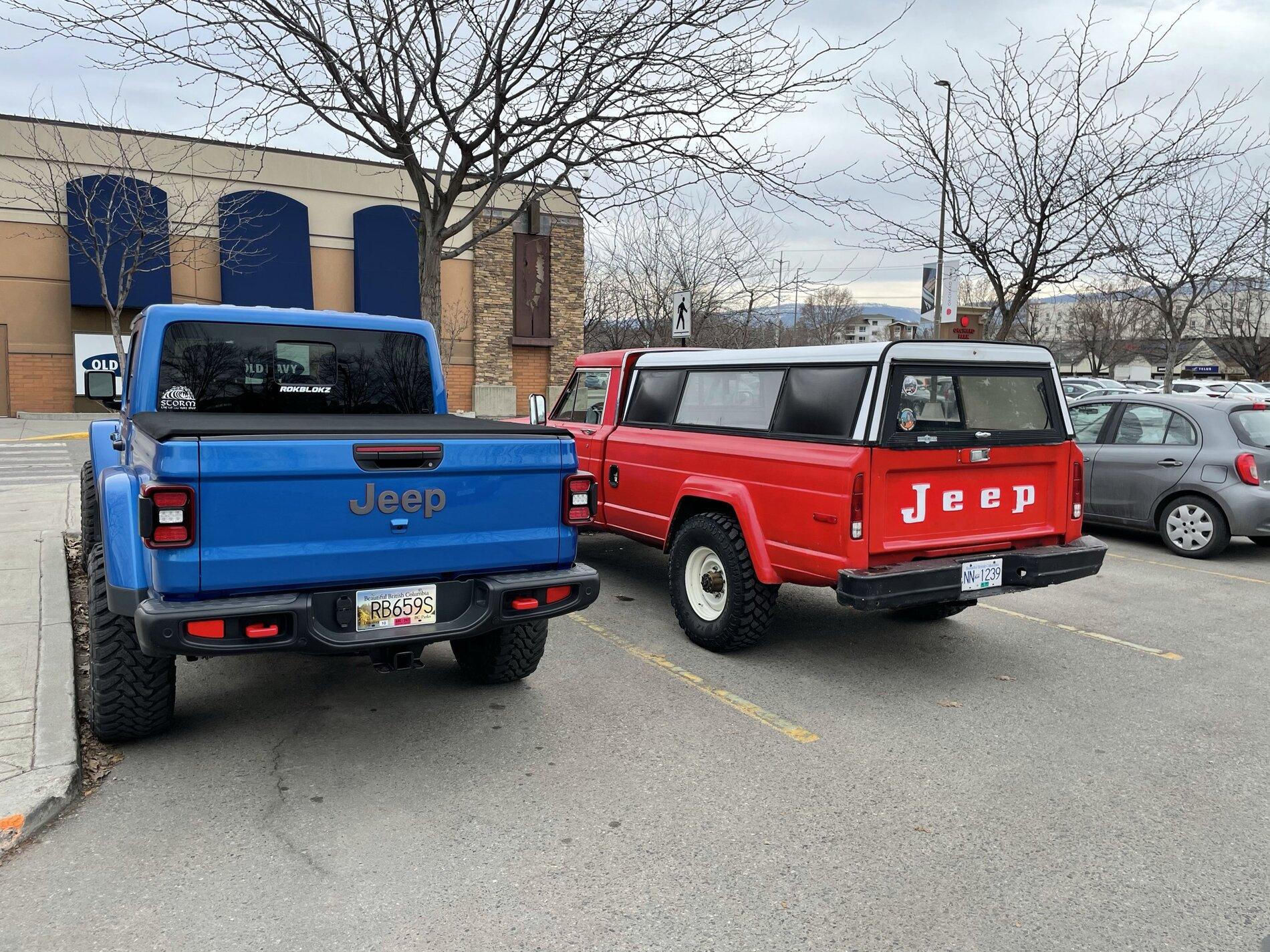 Jeep Gladiator Jeeps Parking Next To Jeeps AA3A0851-CA9F-4477-9FD0-9A4F9AD9B4C8