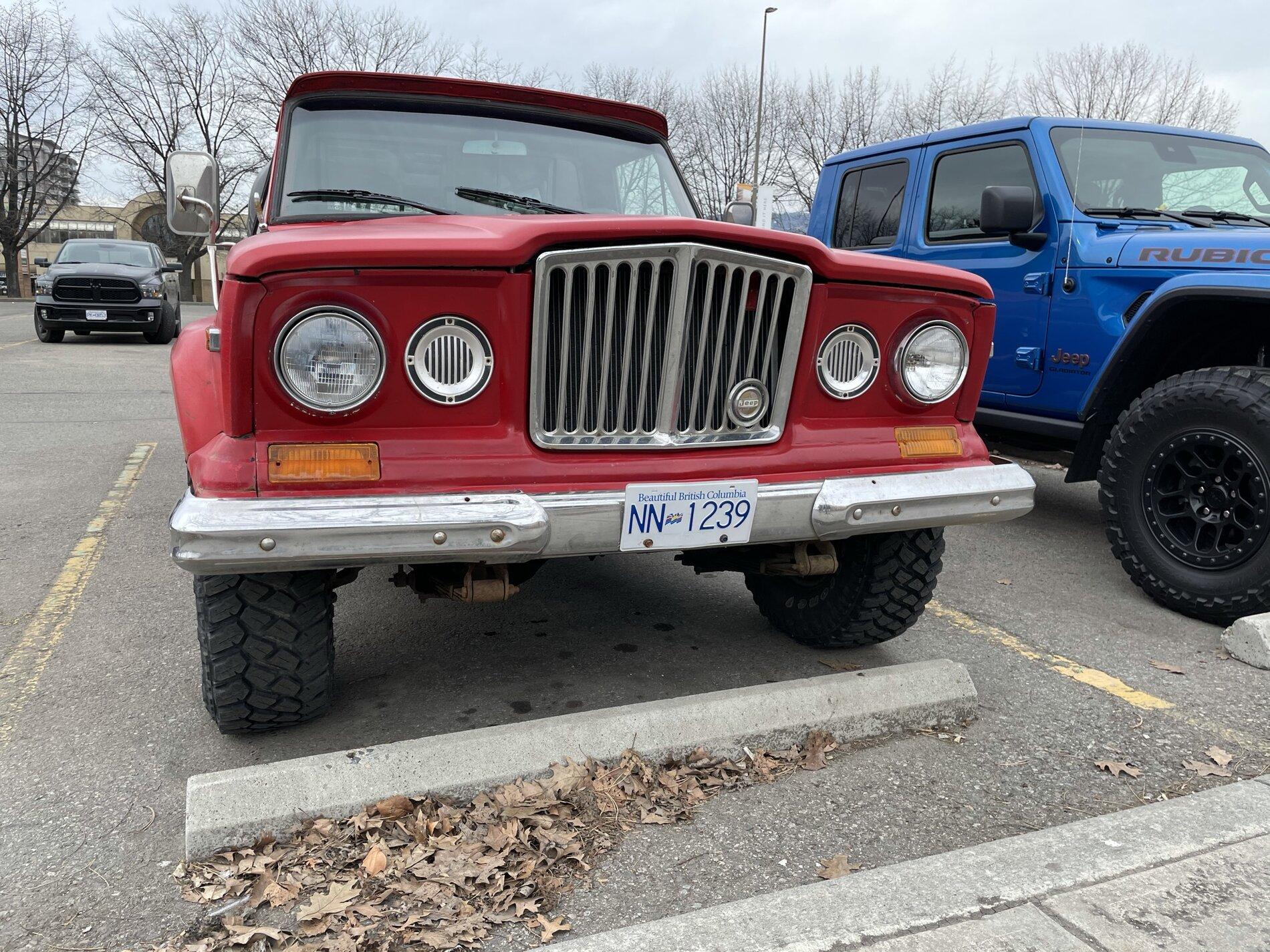 Jeep Gladiator Jeeps Parking Next To Jeeps 2EF047DD-D7F3-46C9-96B6-0B3394A0AEAE