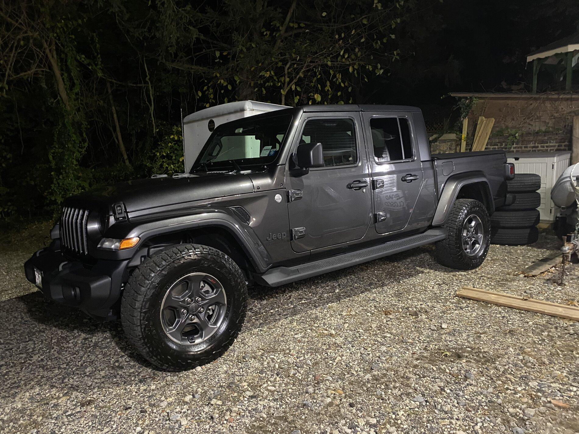 Jeep Gladiator GRANITE CRYSTAL JT Gladiator Club 74251411-8B4B-4C48-9659-1BC55F985F02