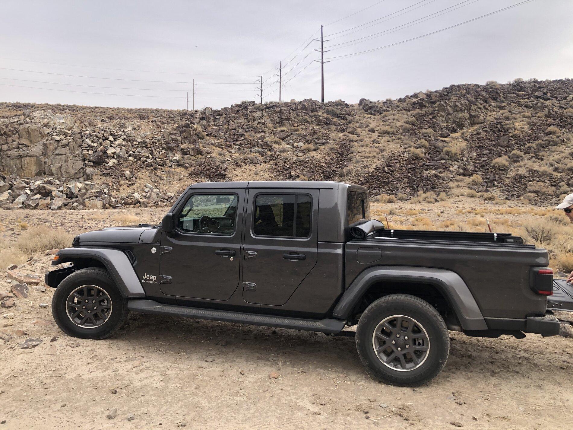 Jeep Gladiator GRANITE CRYSTAL JT Gladiator Club BC1CD697-0B07-452B-AEC3-95C5764BB755
