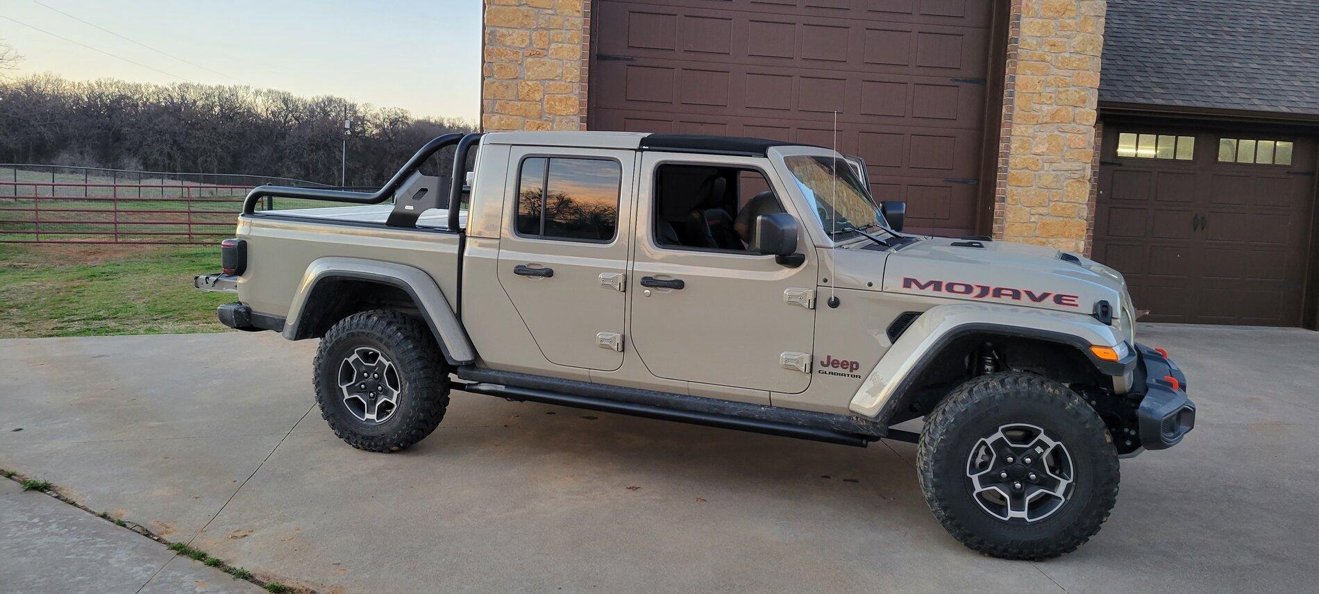 Jeep Gladiator 2020 Mojave with Maximus3 bed rails 20210314_193700