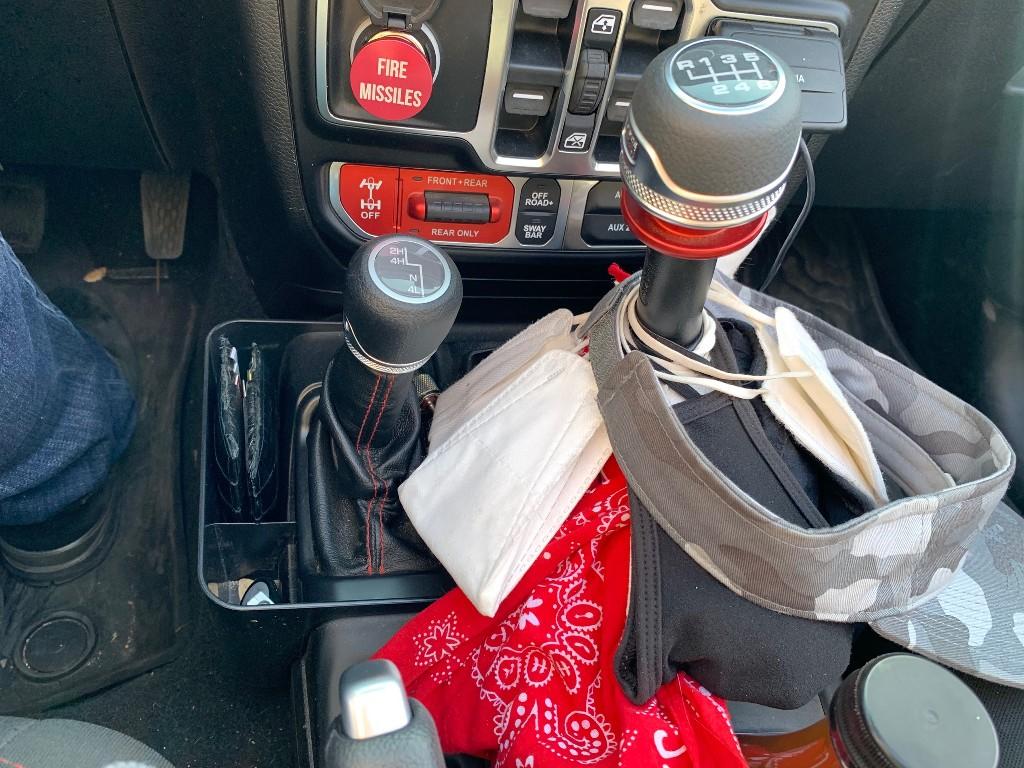 Jeep Gladiator Auto trans tunnel side storage containers...thoughts? LwkdKe