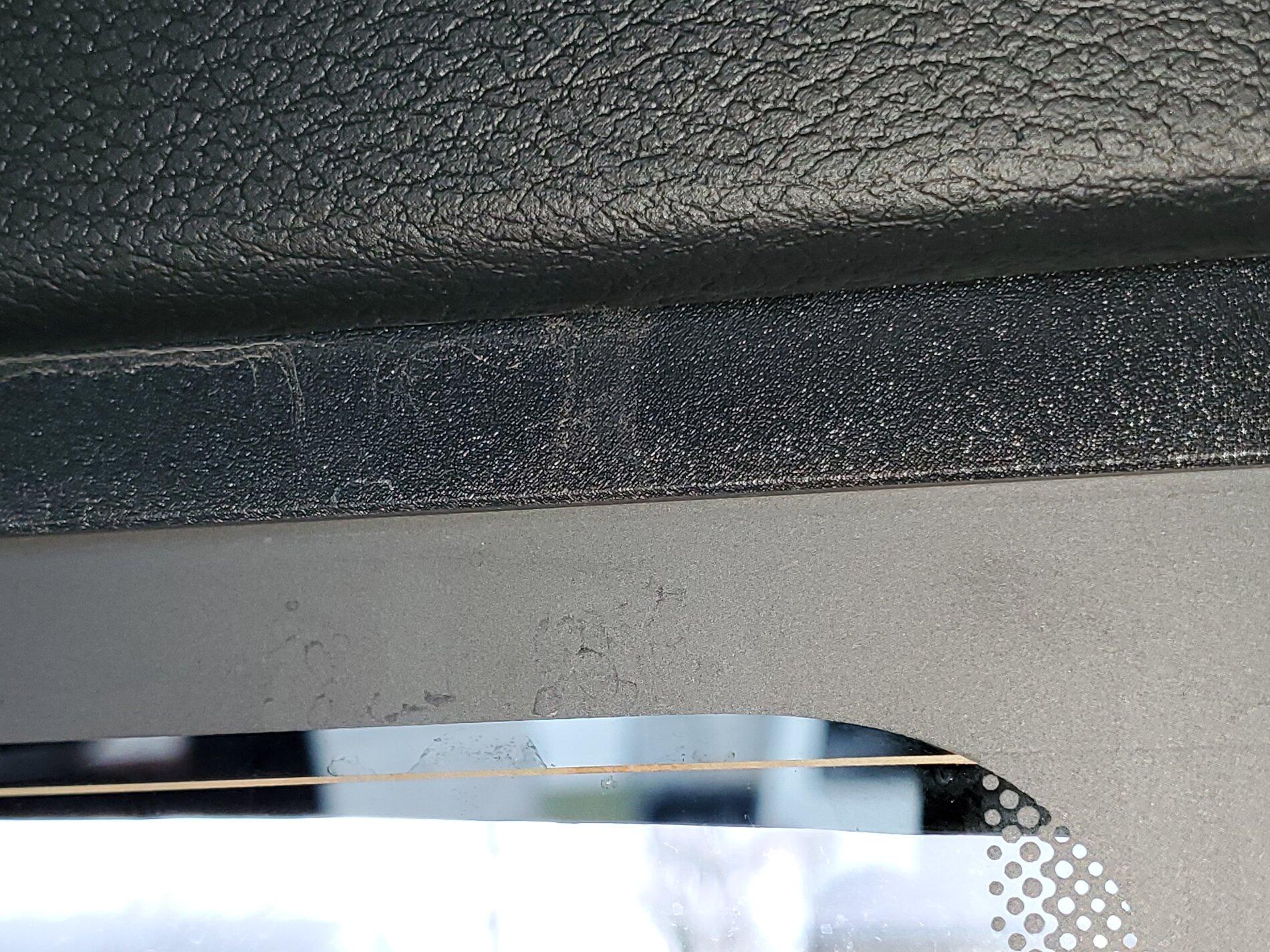 Jeep Gladiator Rear window leak 20210315_122444