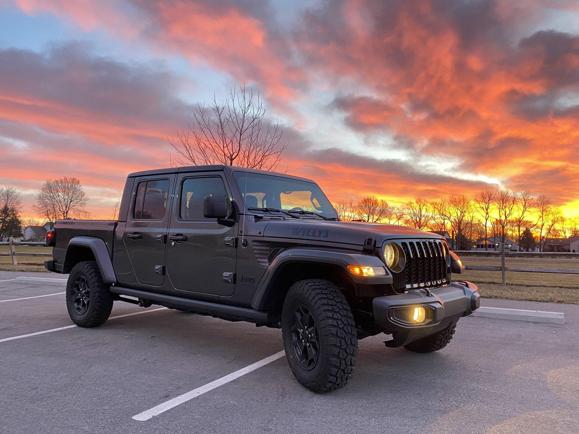 Jeep Gladiator WILLYS Edition Gladiator JT Club A6E1C53A-6070-4574-A226-C0D9BEF07E23