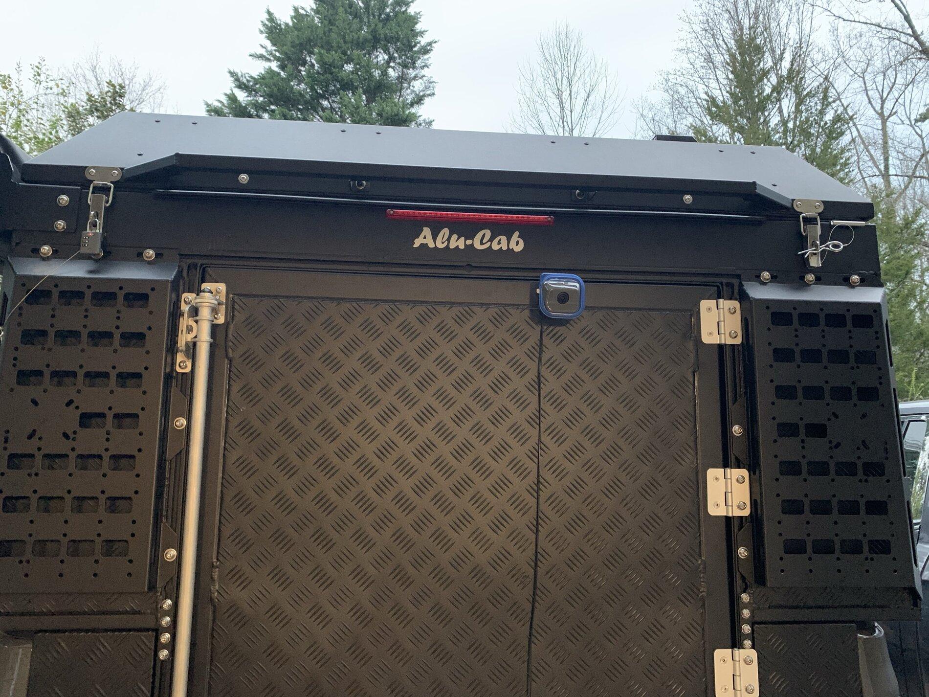 Jeep Gladiator Alu-Cab Canopy Camper 41268057-B70C-43D6-BB99-FC64D8AFC1C6